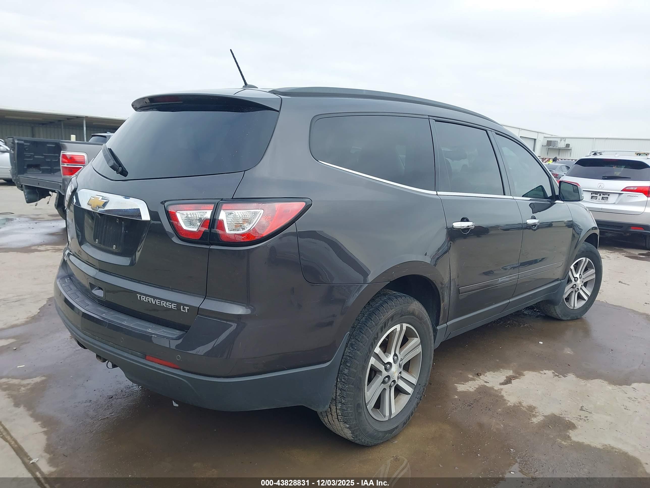 CHEVROLET TRAVERSE image 4