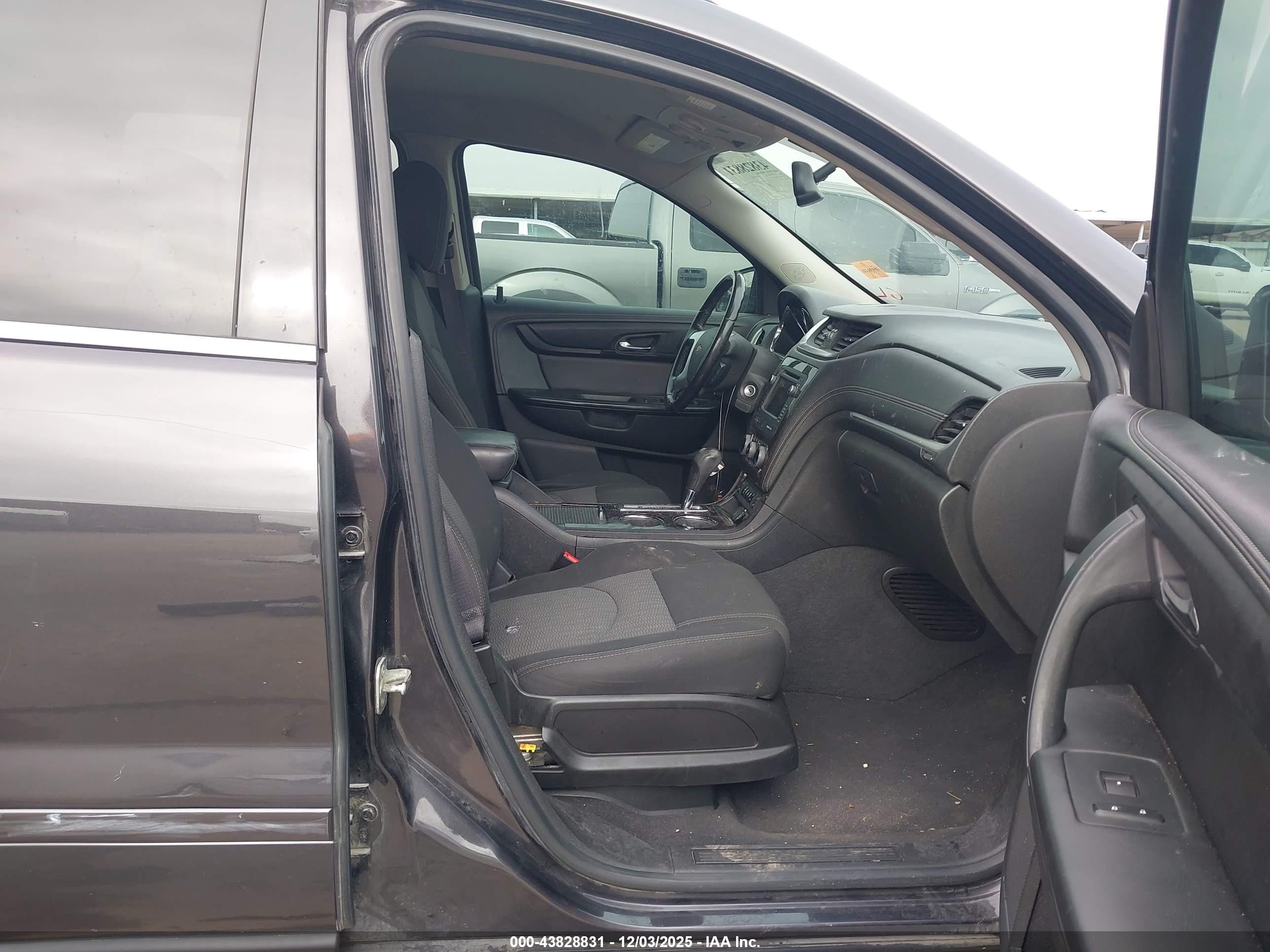 CHEVROLET TRAVERSE image 5