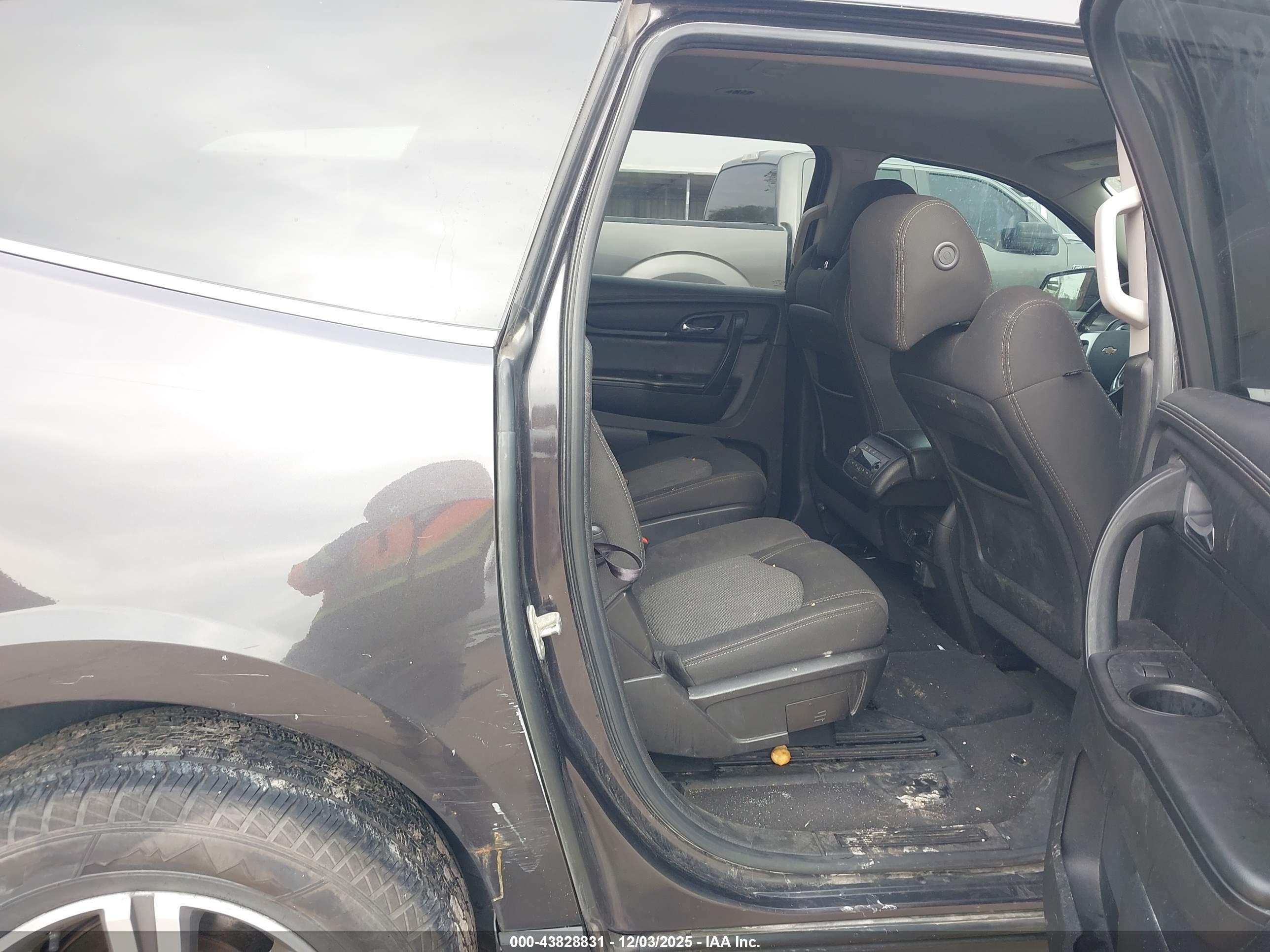 CHEVROLET TRAVERSE image 8
