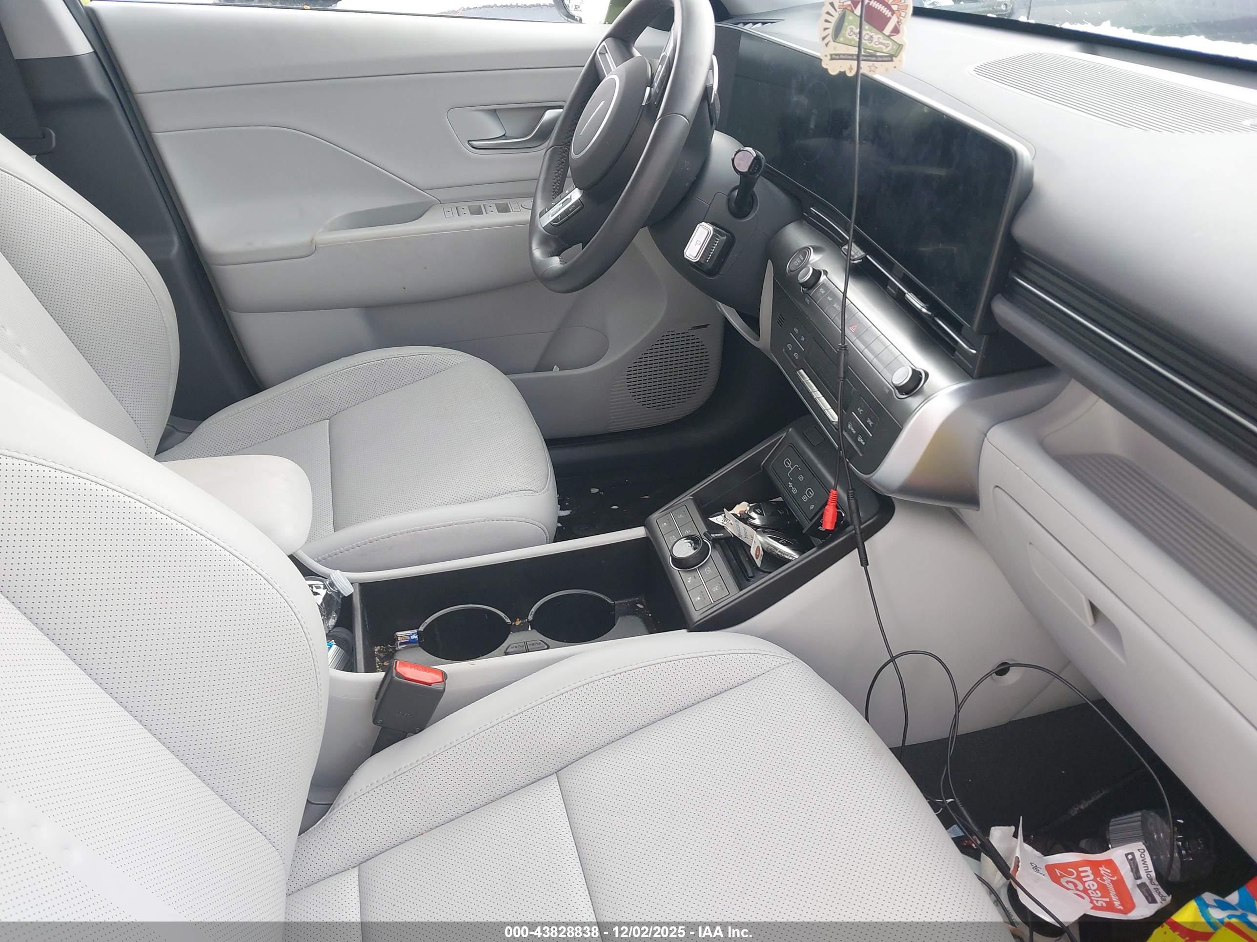 HYUNDAI KONA image 5