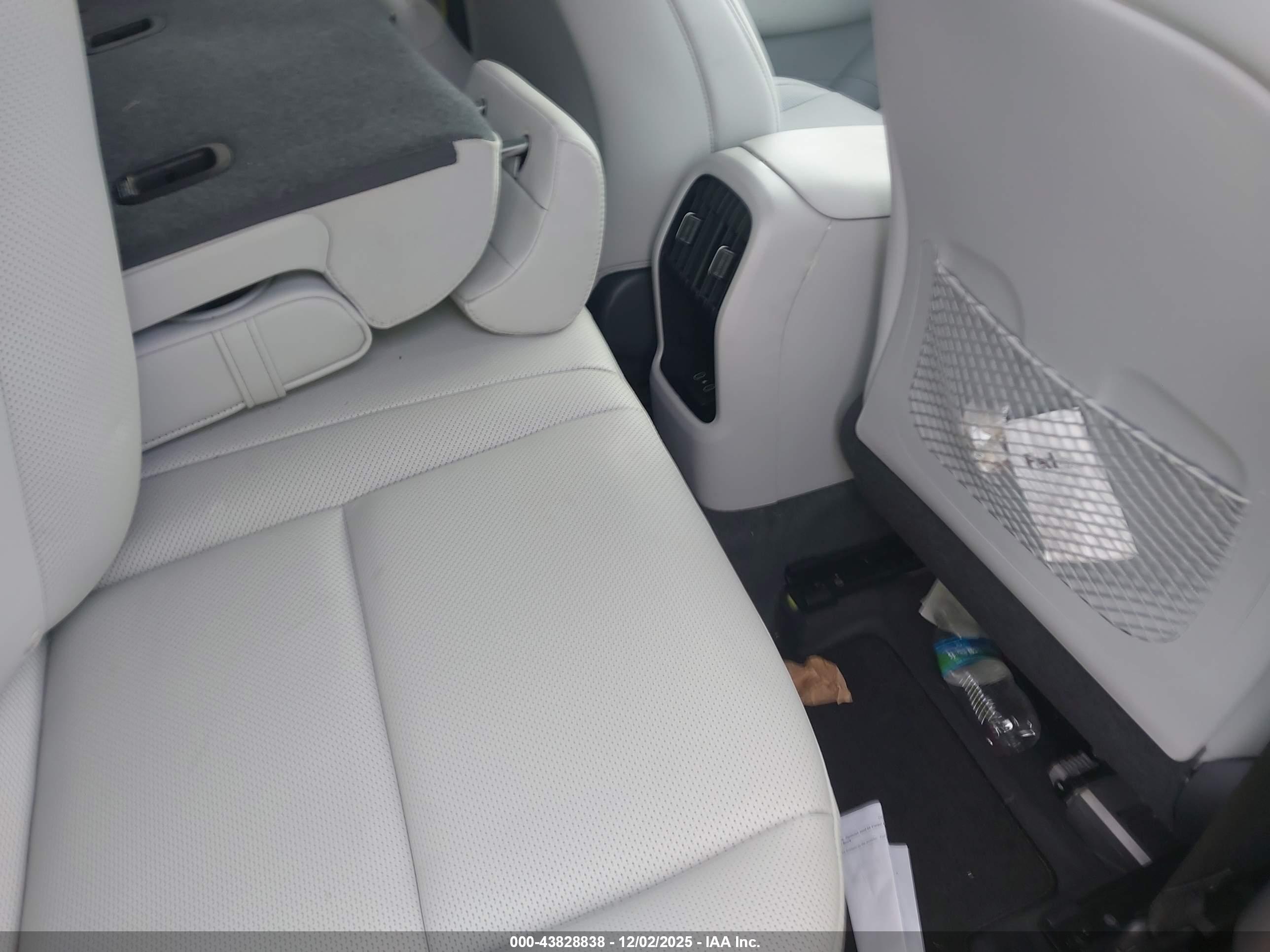HYUNDAI KONA image 8