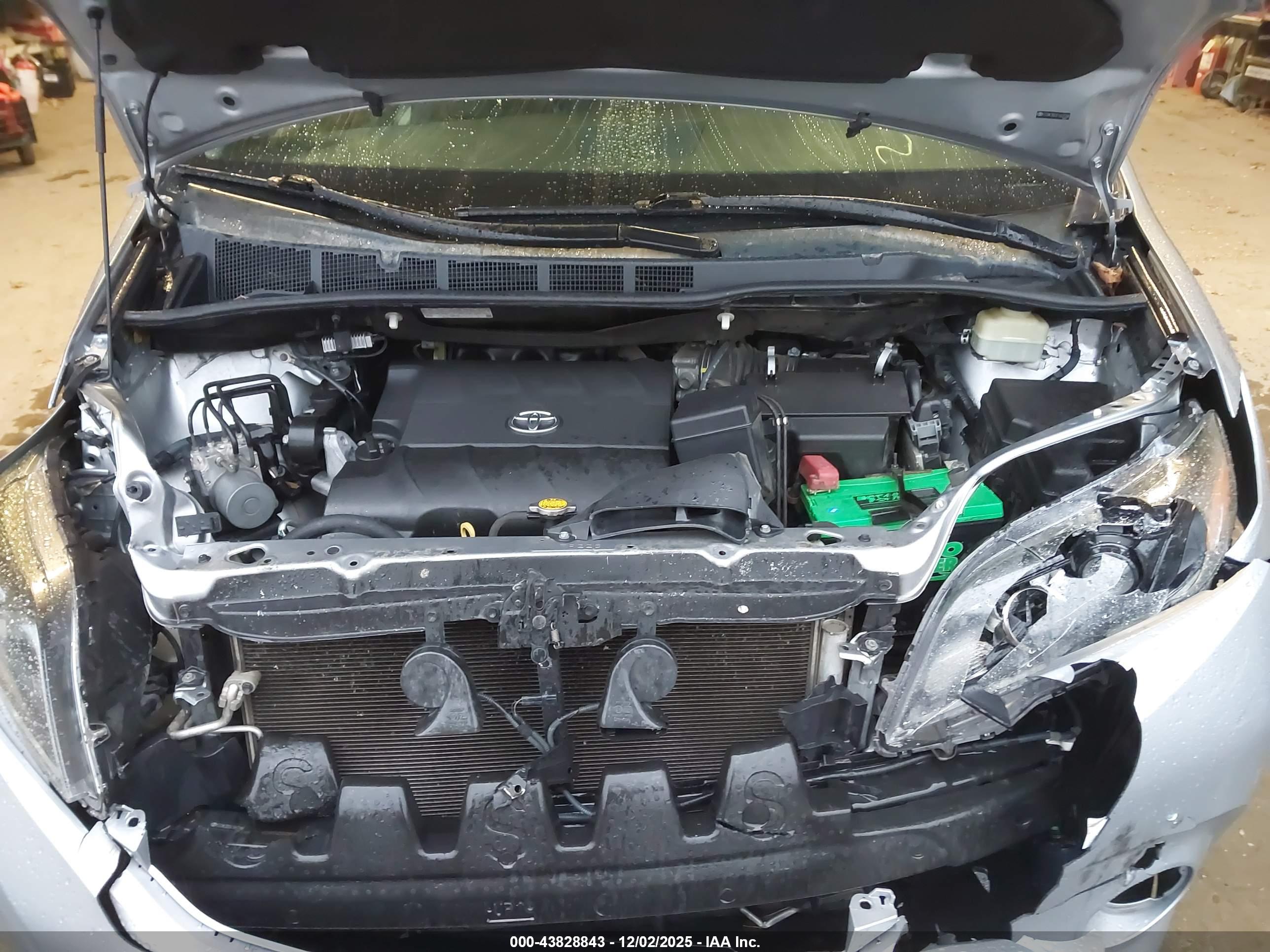 TOYOTA SIENNA image 10