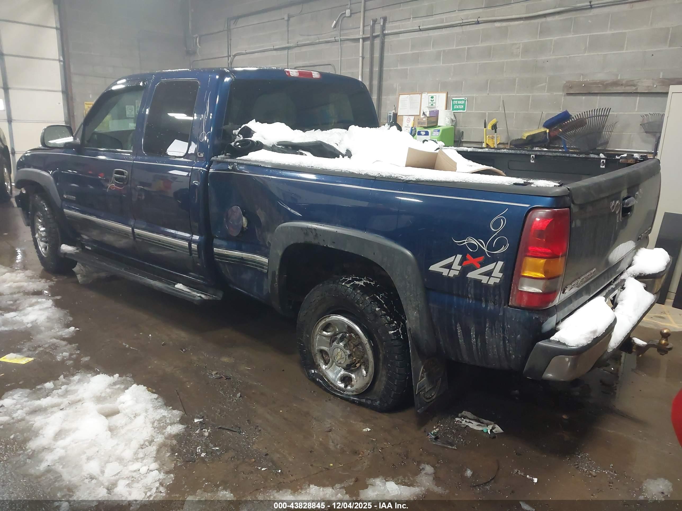 CHEVROLET SILVERADO image 3