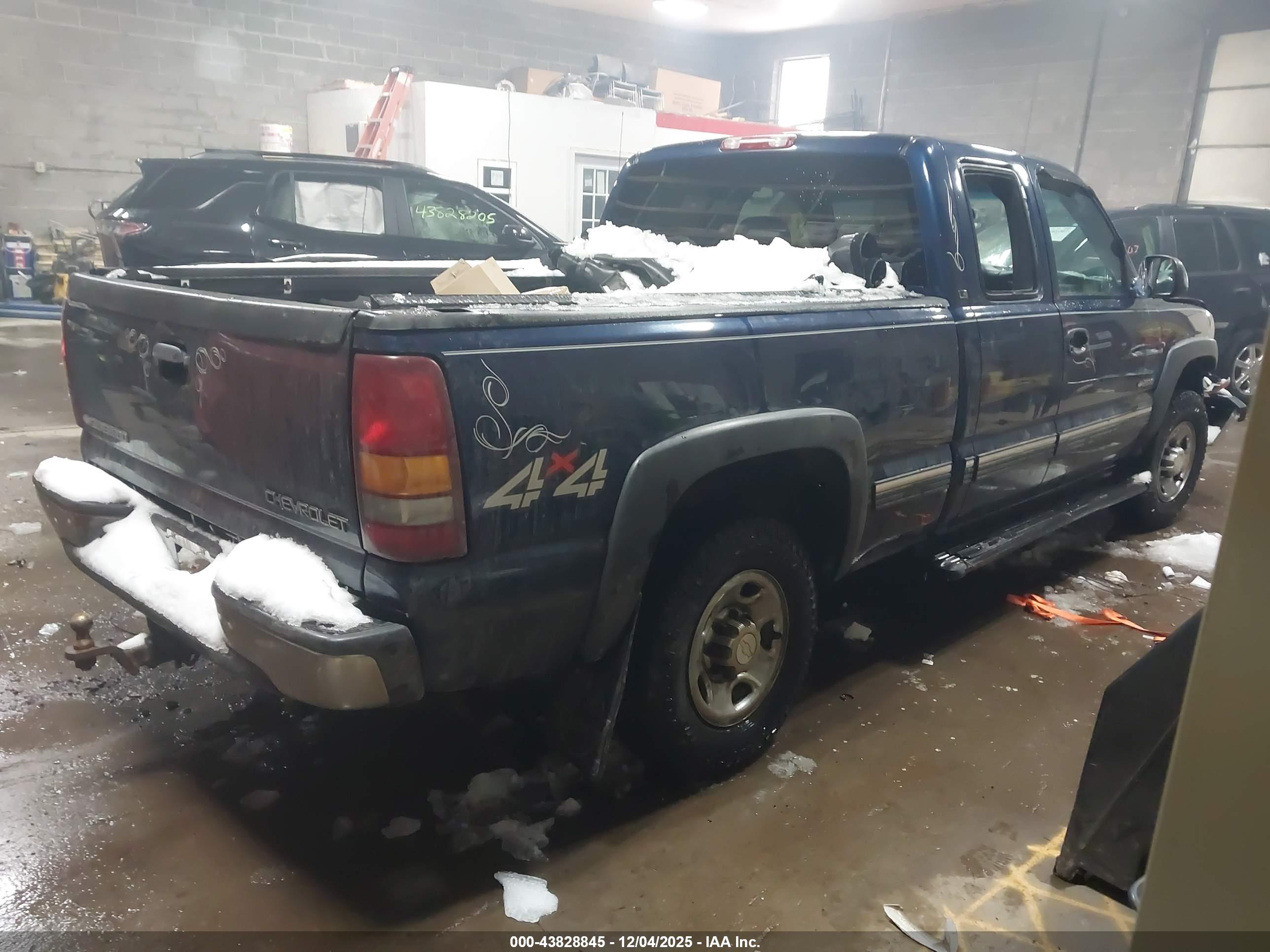 CHEVROLET SILVERADO image 4