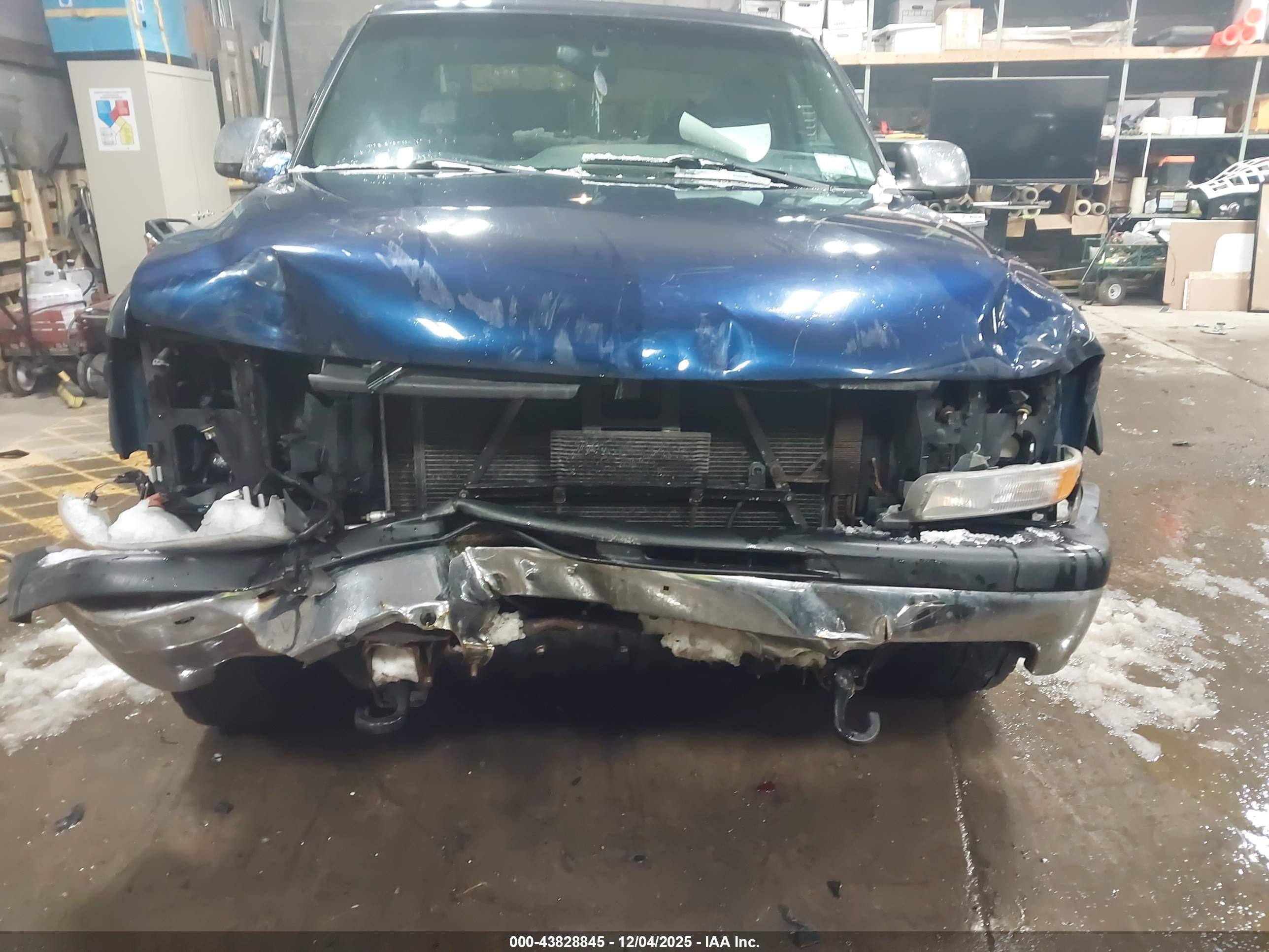 CHEVROLET SILVERADO image 6