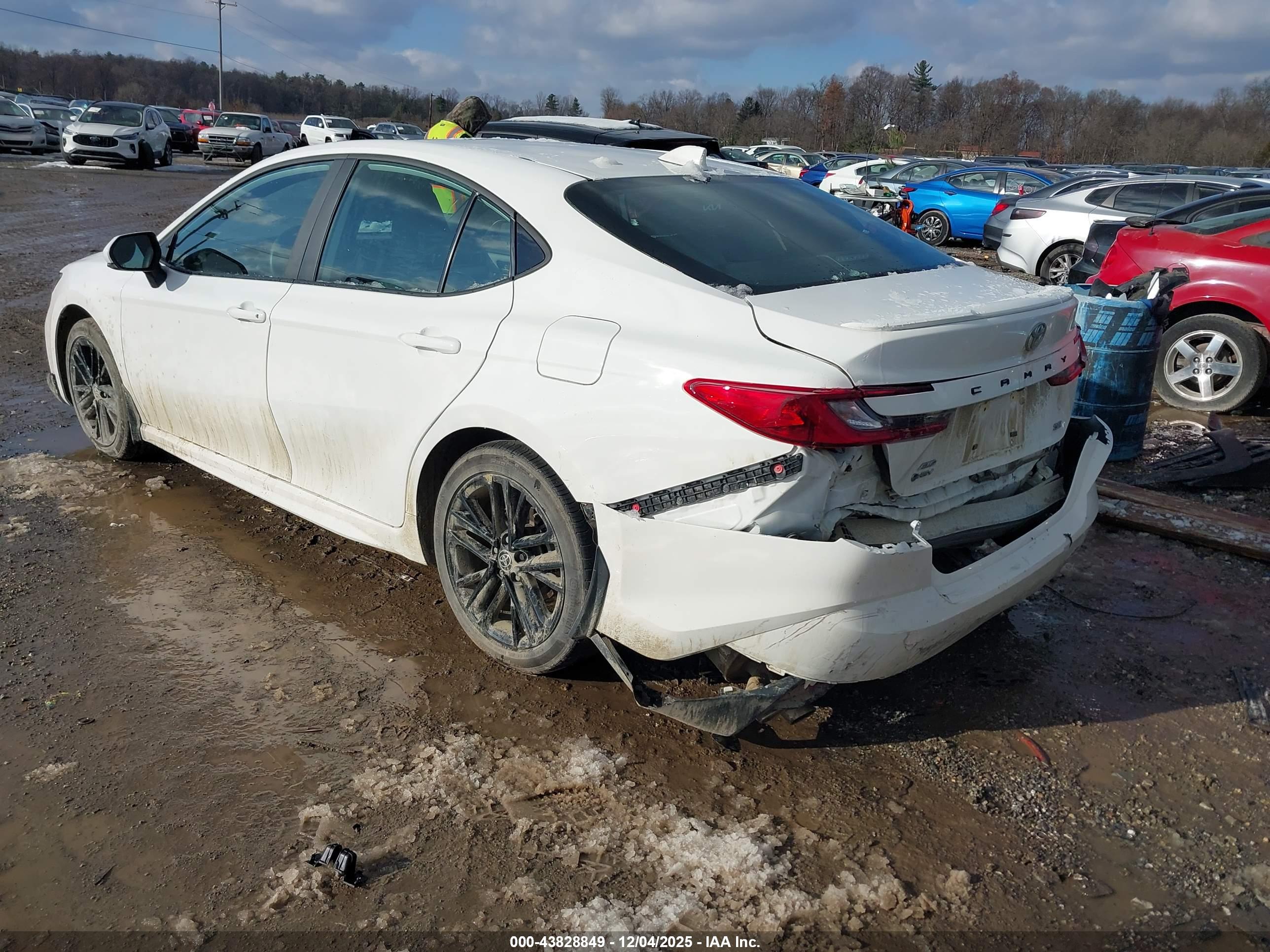 TOYOTA CAMRY image 3