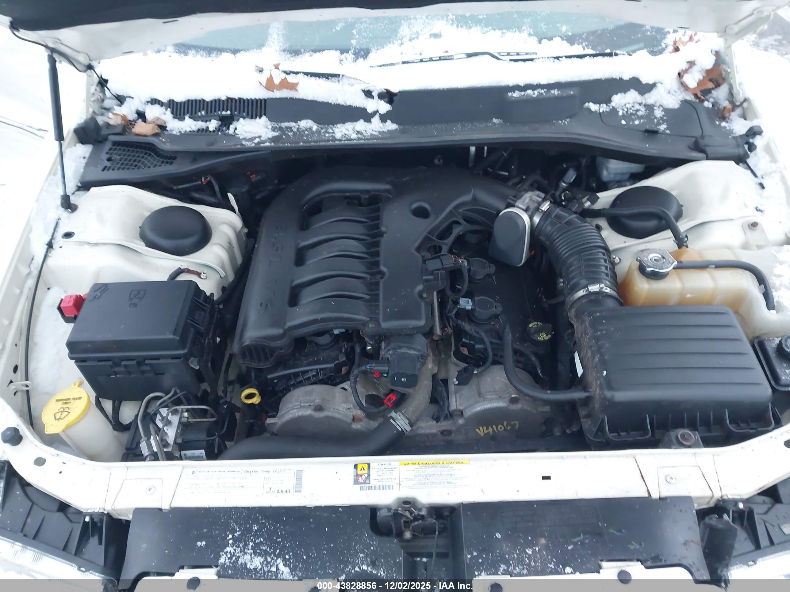 CHRYSLER 300 image 10
