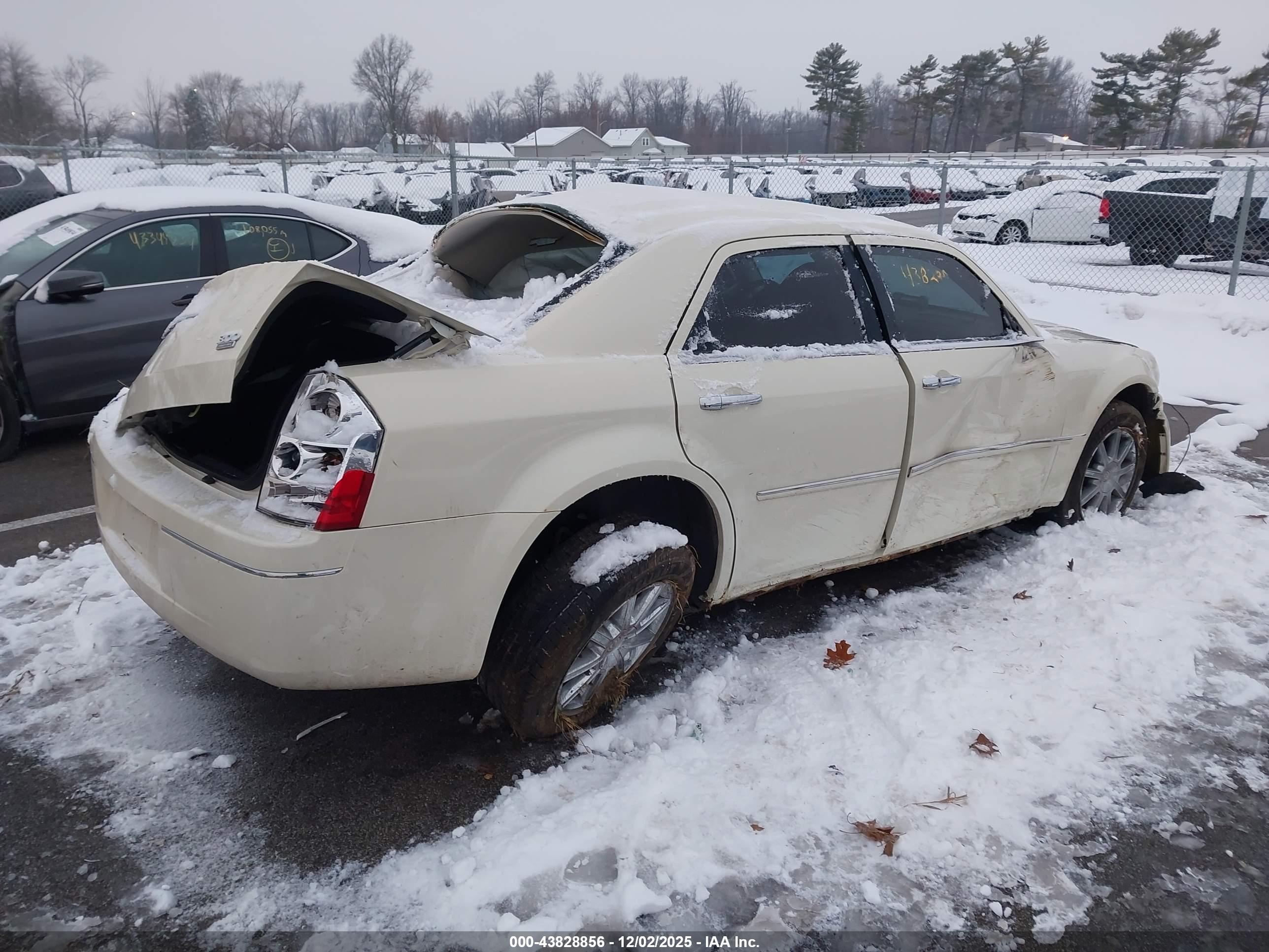CHRYSLER 300 image 4