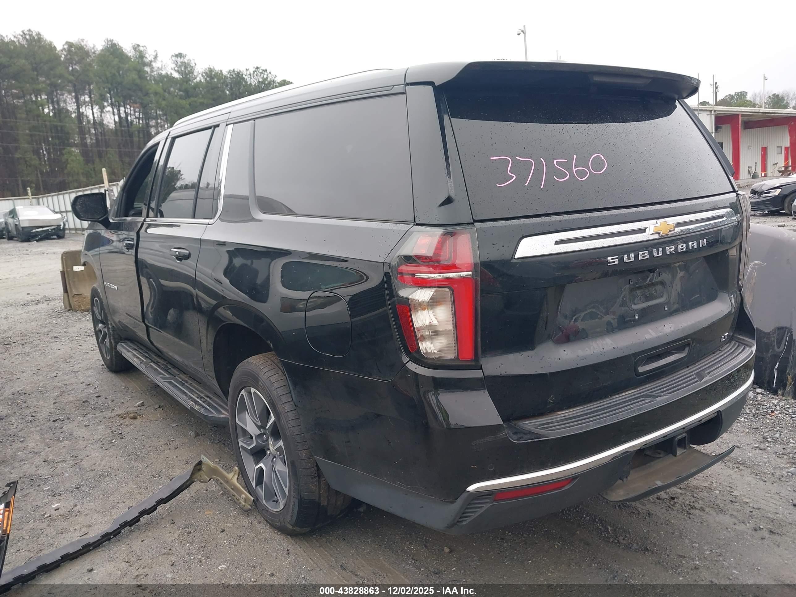 CHEVROLET SUBURBAN image 3