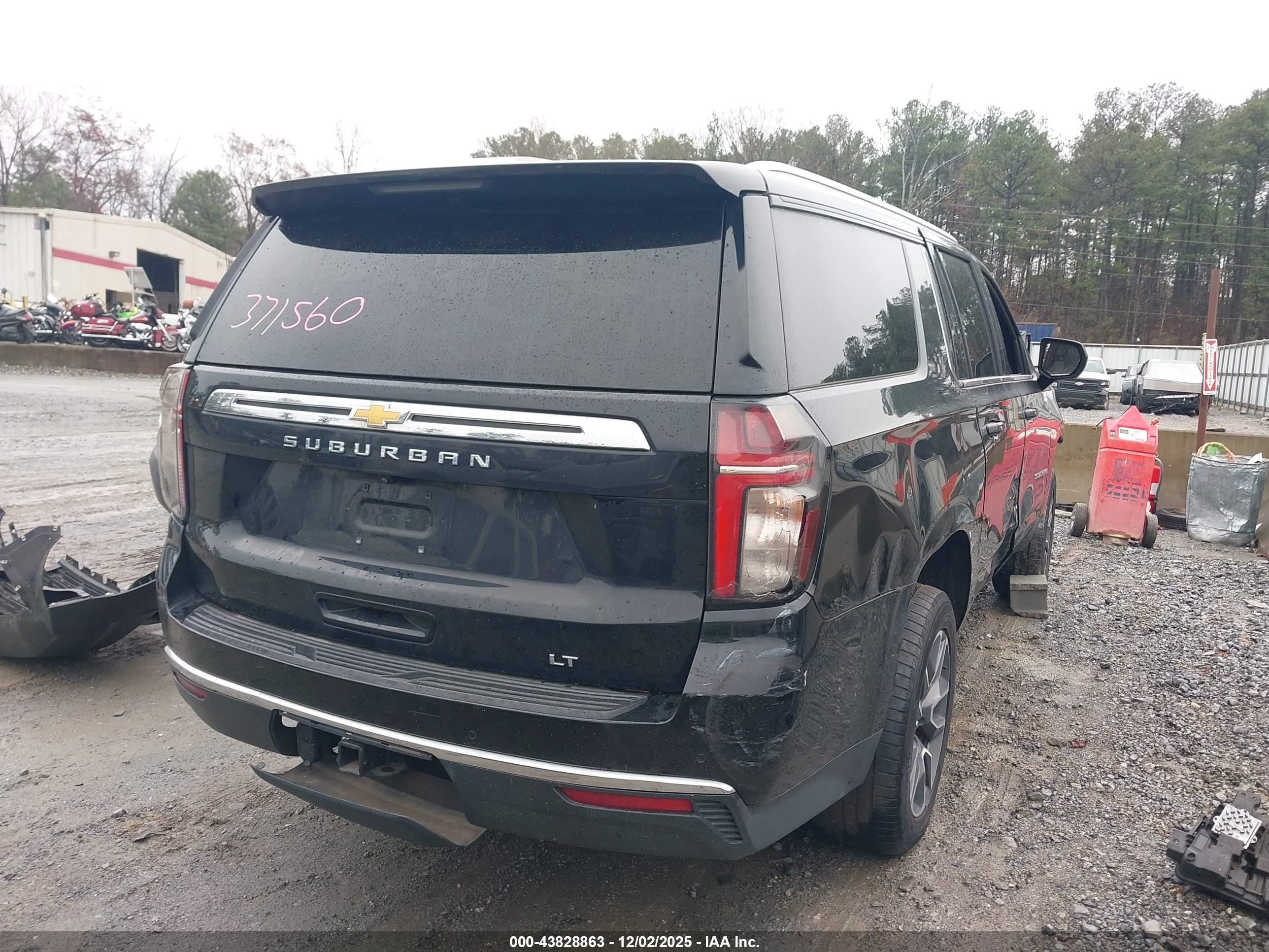 CHEVROLET SUBURBAN image 4