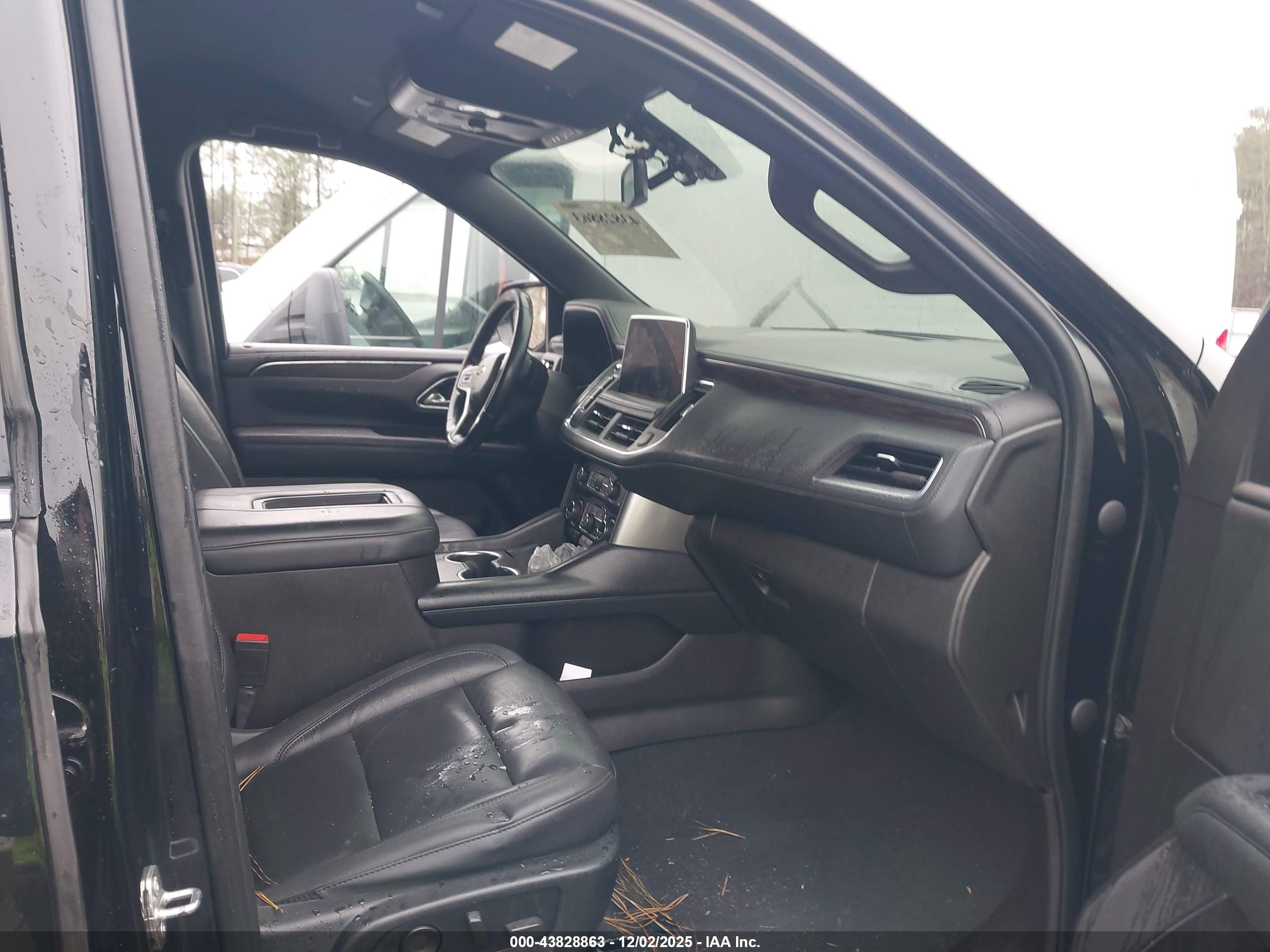 CHEVROLET SUBURBAN image 5