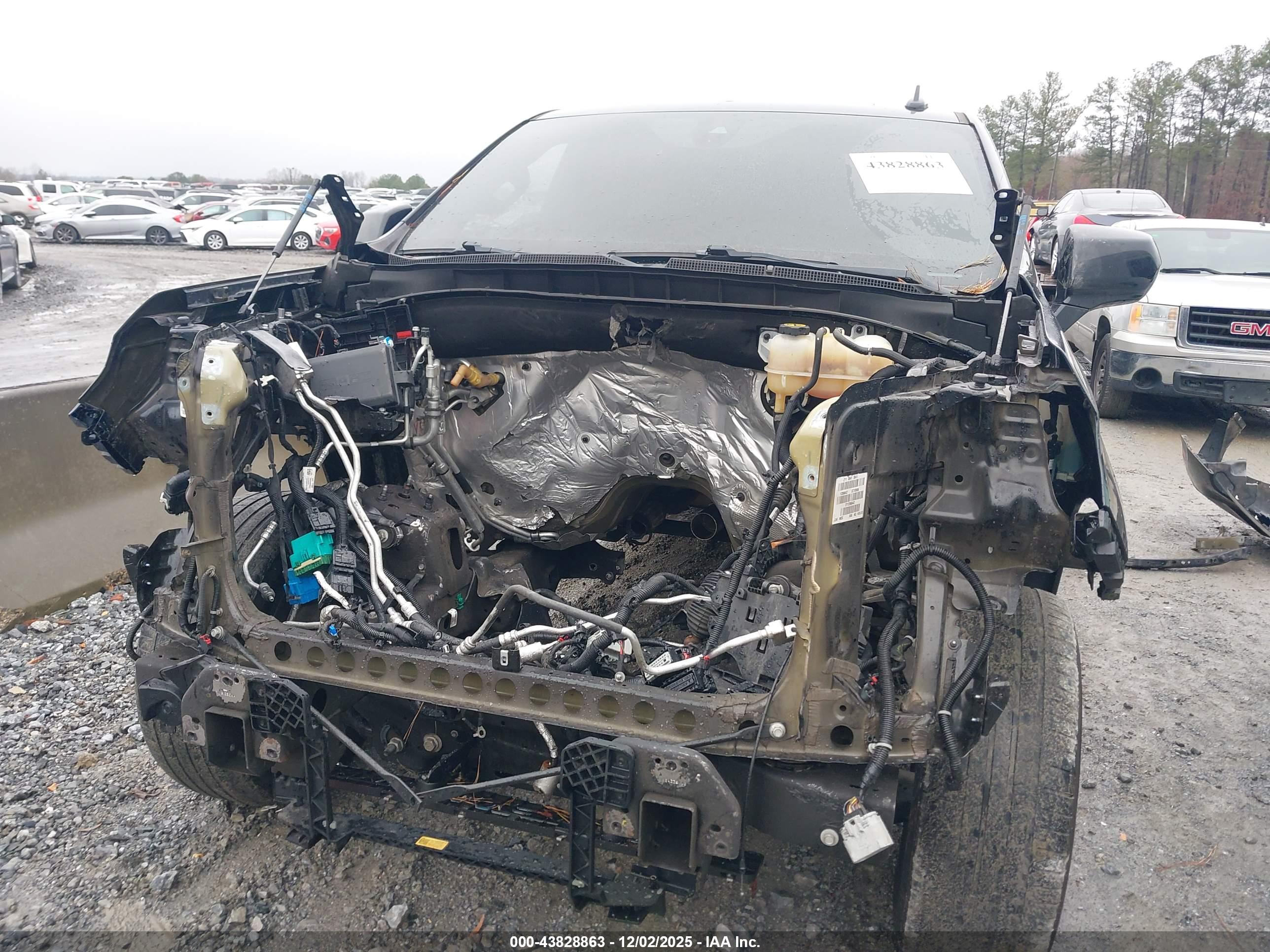 CHEVROLET SUBURBAN image 6