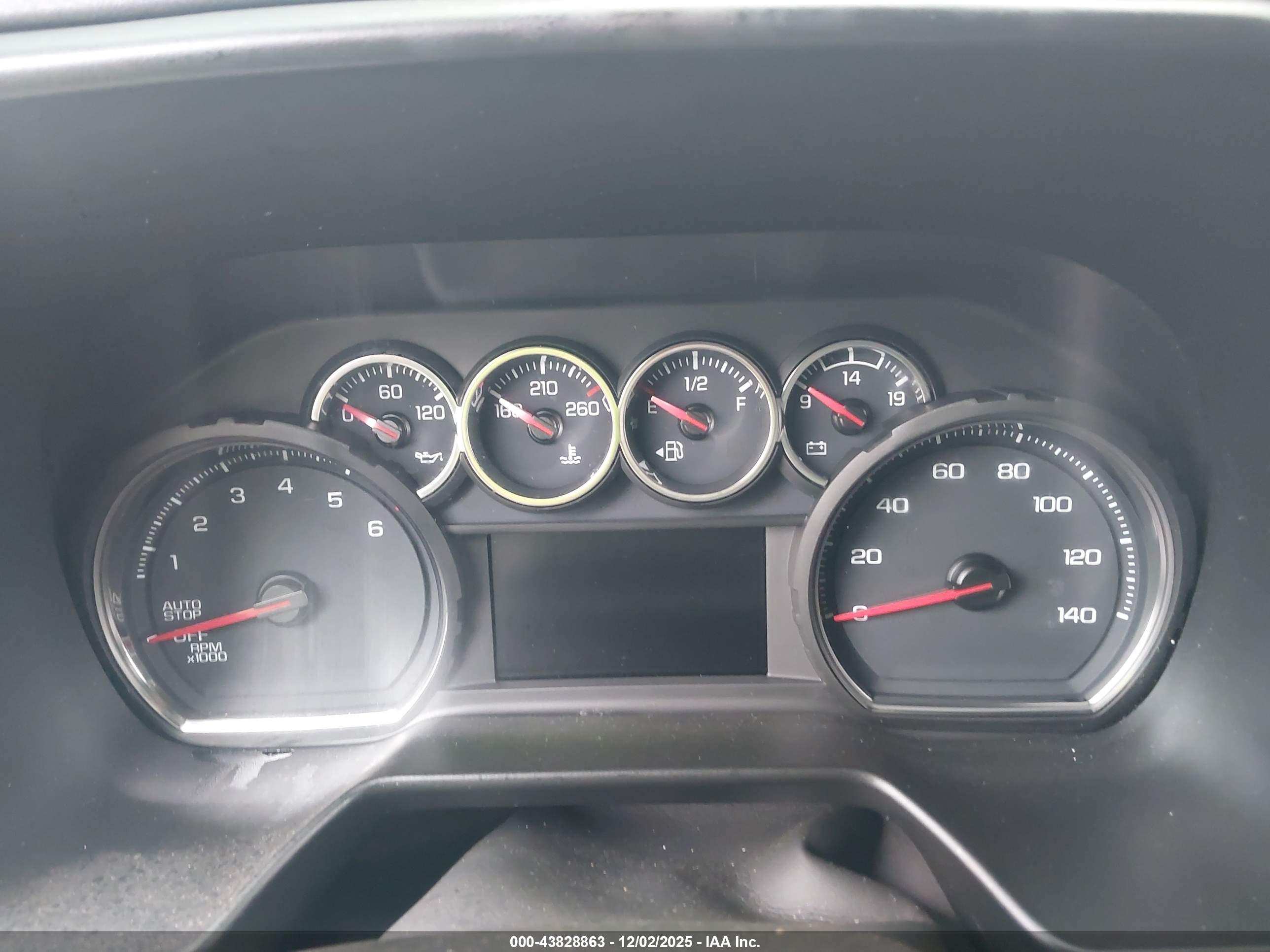 CHEVROLET SUBURBAN image 7
