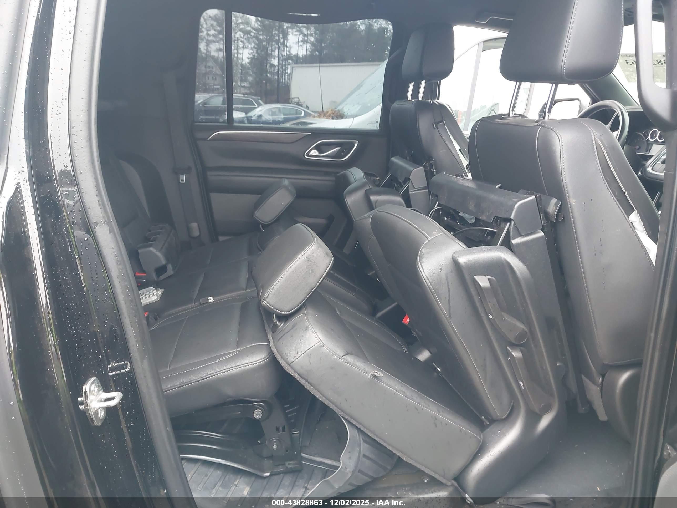 CHEVROLET SUBURBAN image 8
