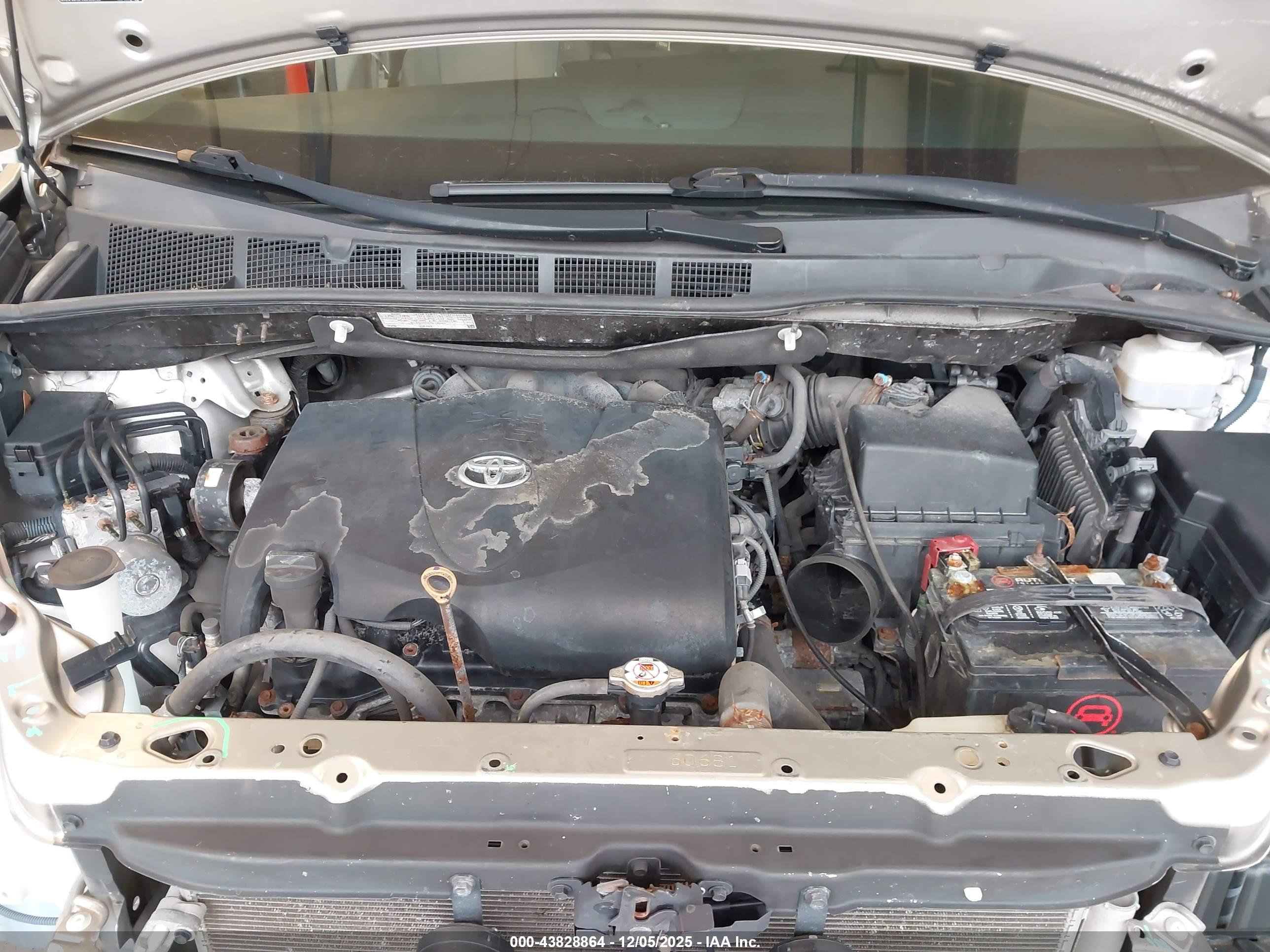TOYOTA SIENNA image 10