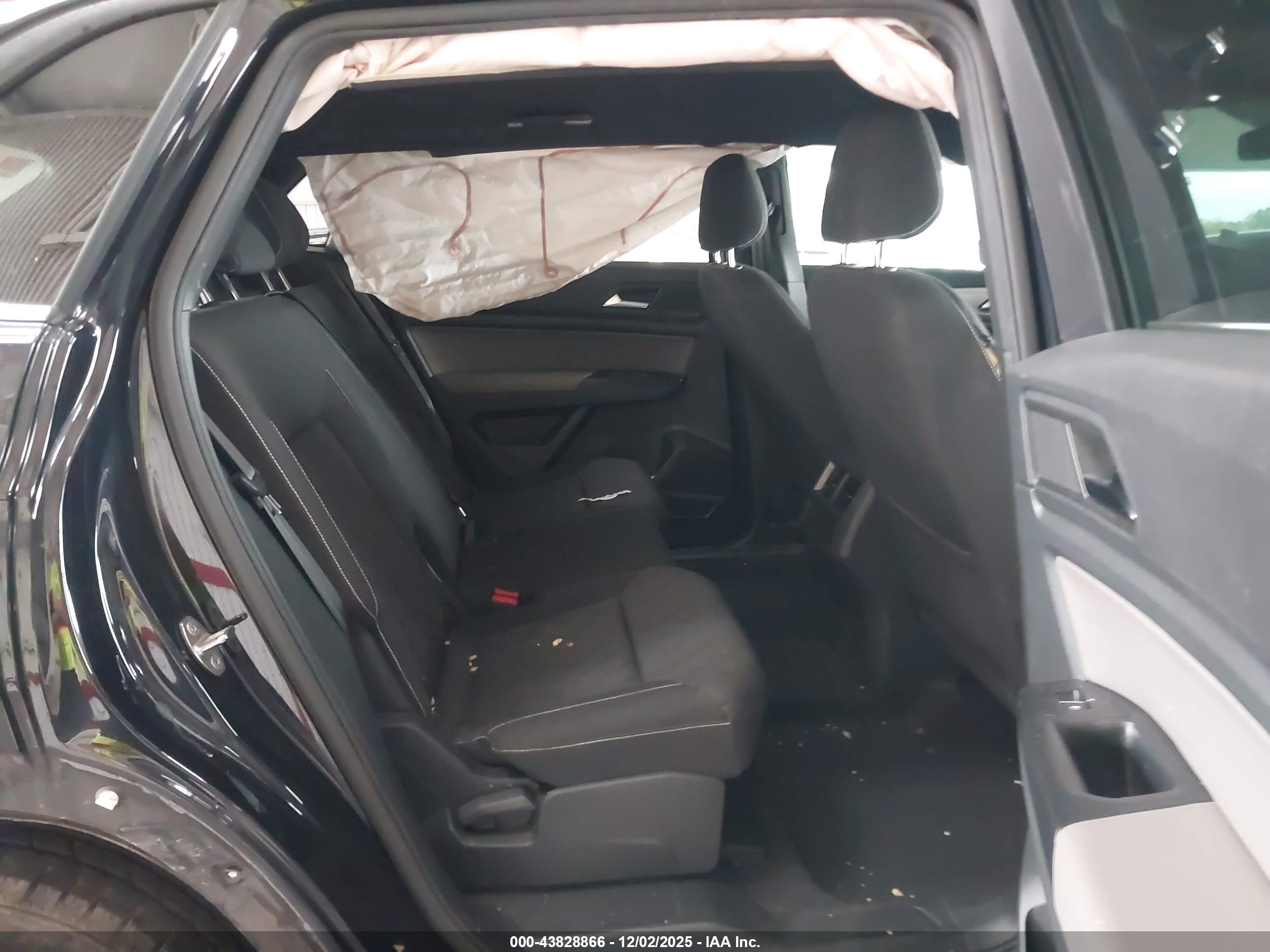VOLKSWAGEN ATLAS image 8