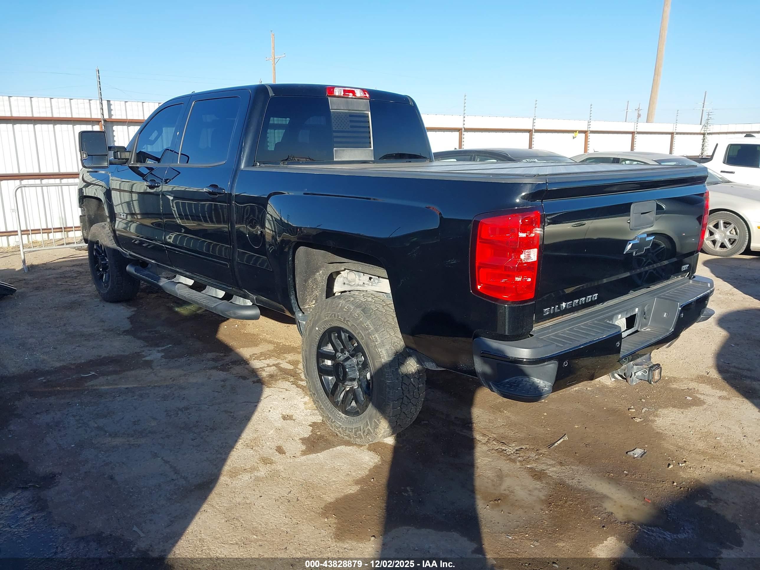 CHEVROLET SILVERADO image 3