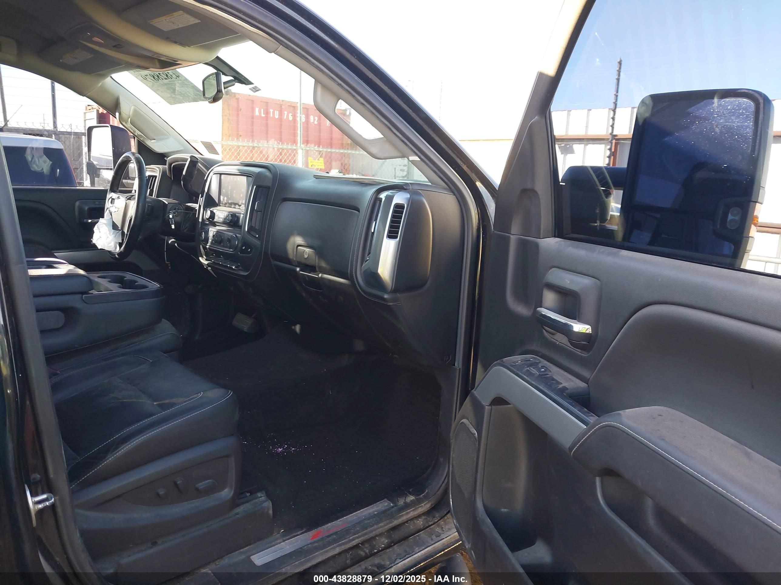 CHEVROLET SILVERADO image 5
