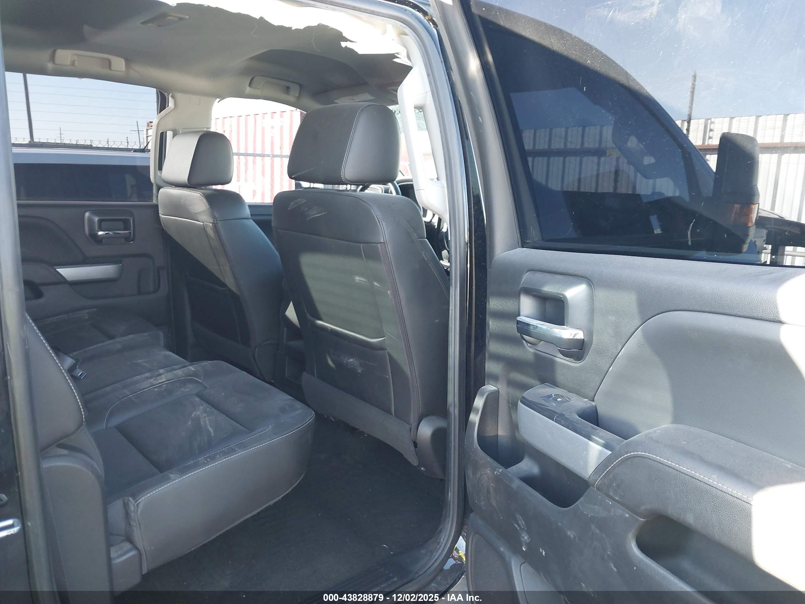CHEVROLET SILVERADO image 8