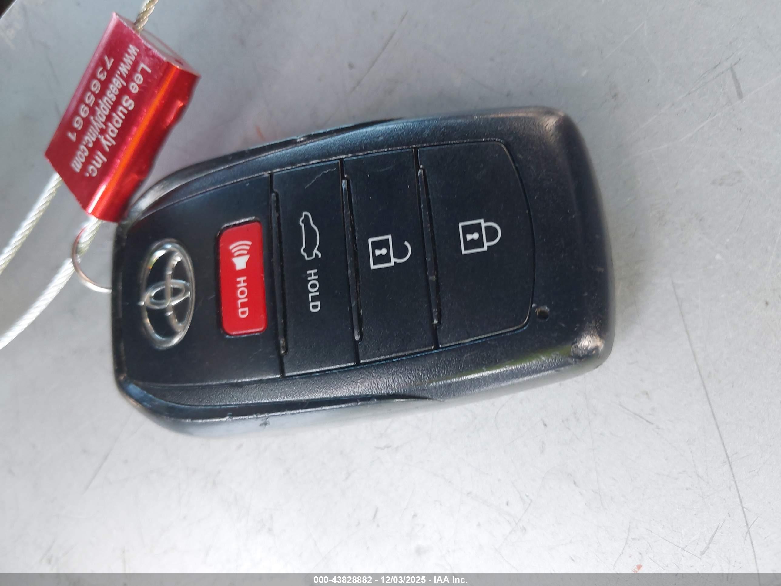 TOYOTA CAMRY image 11