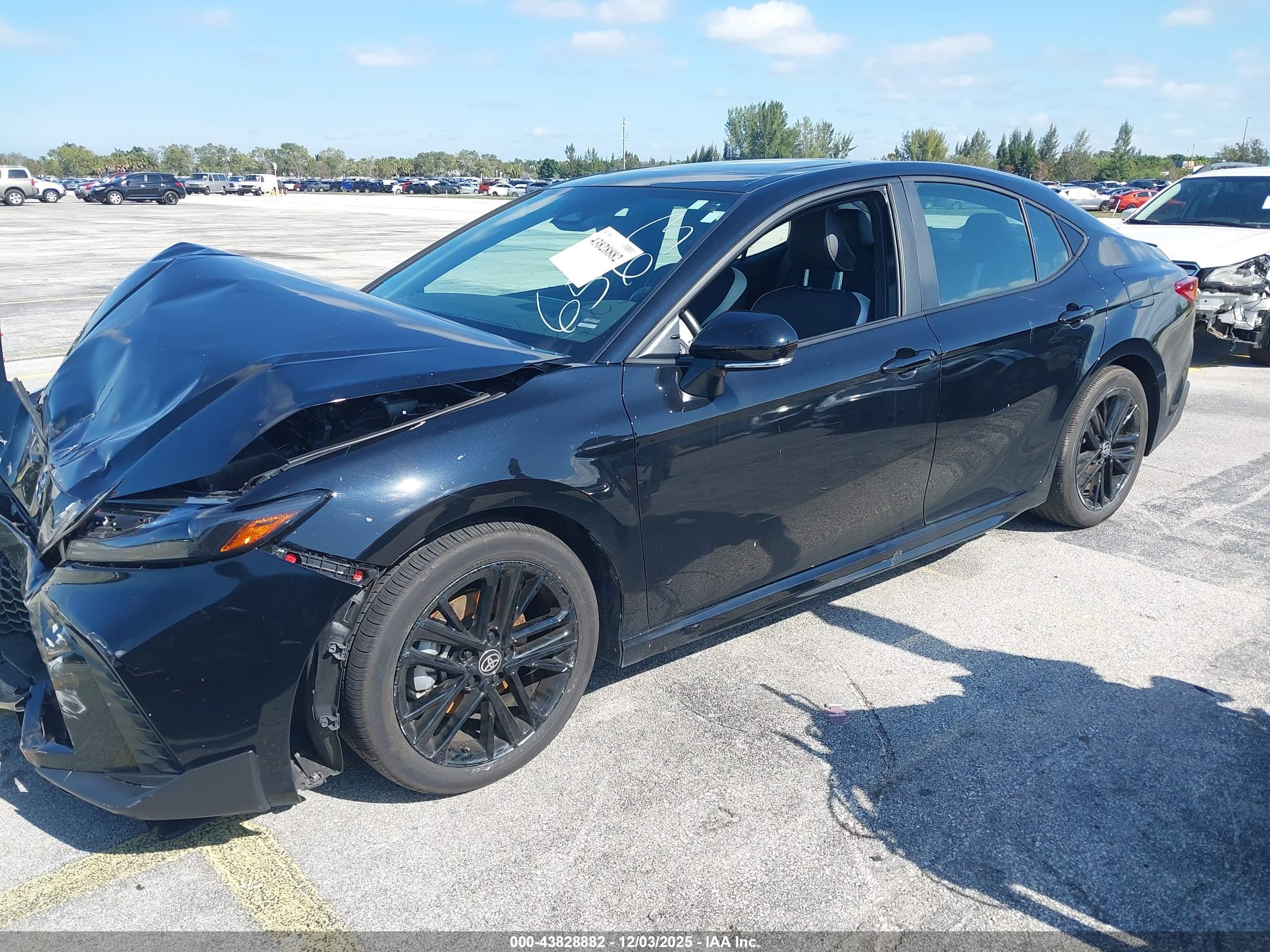 TOYOTA CAMRY image 2