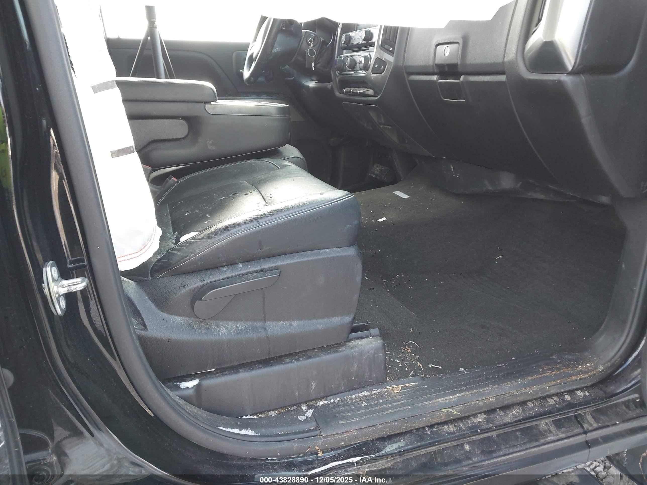 CHEVROLET SILVERADO image 5