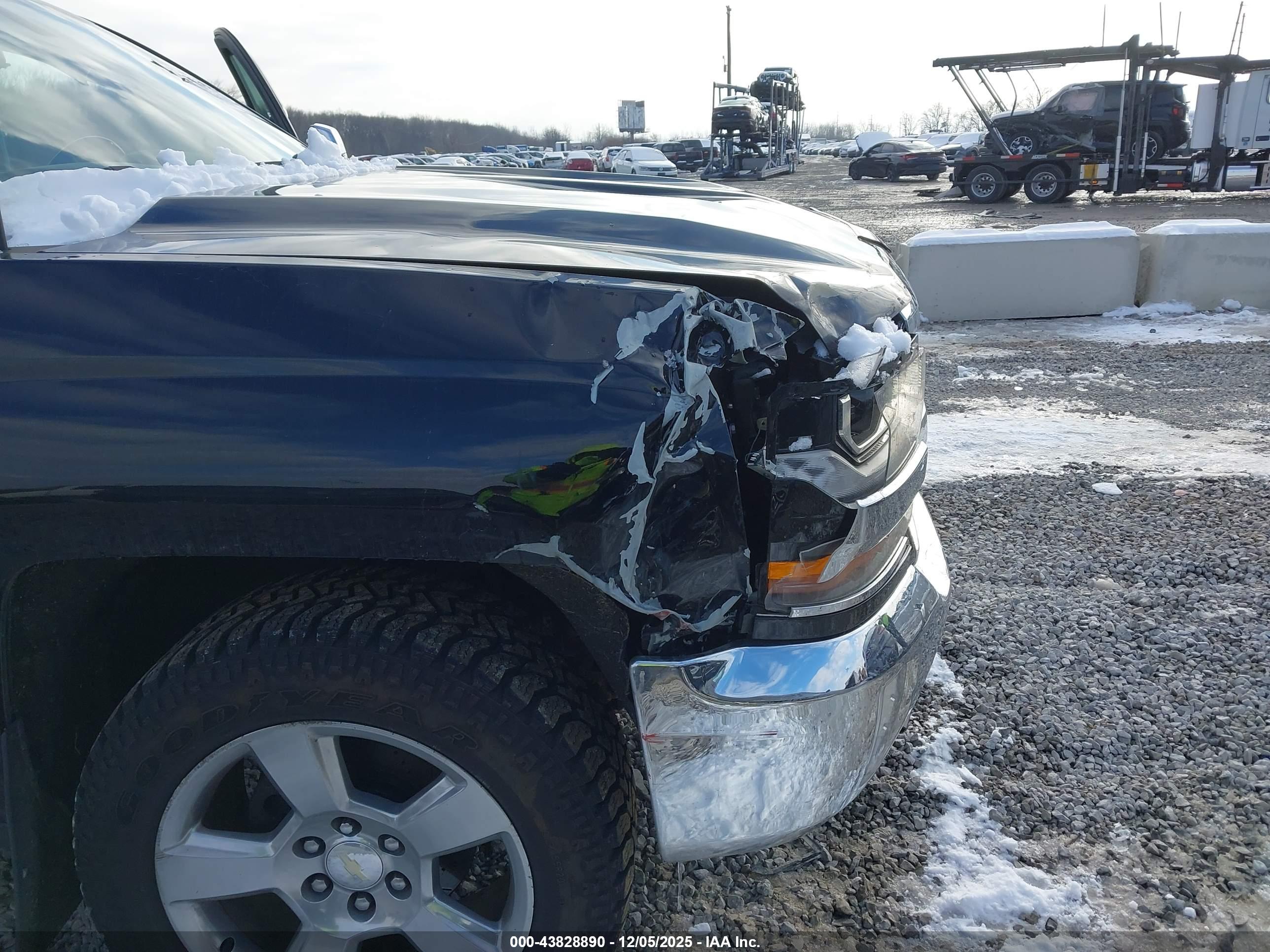 CHEVROLET SILVERADO image 6