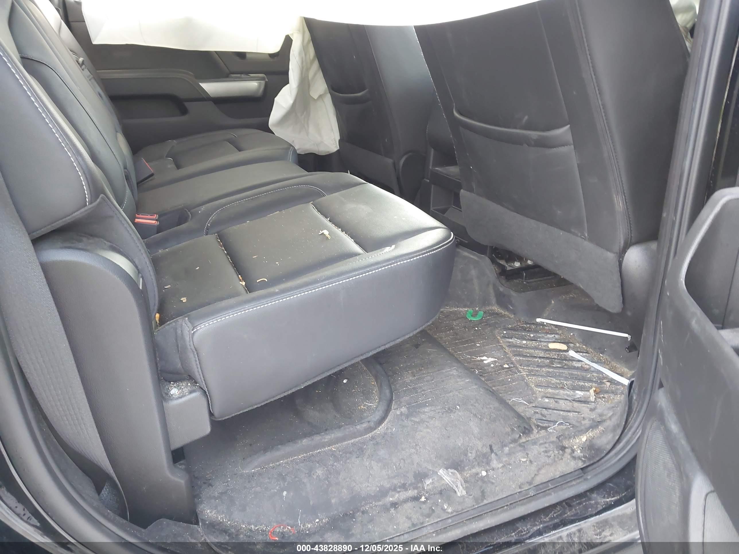 CHEVROLET SILVERADO image 8