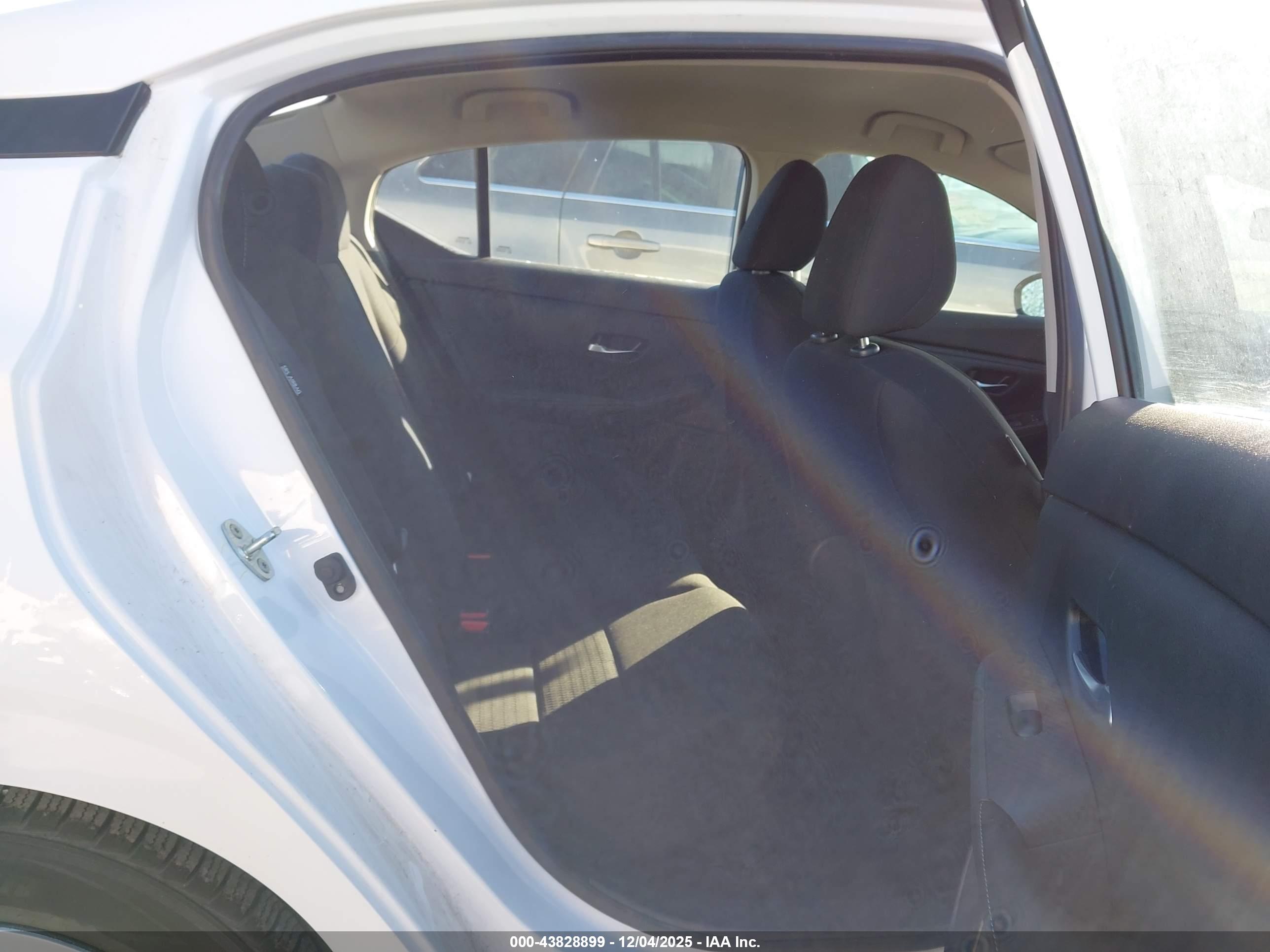 NISSAN SENTRA image 8