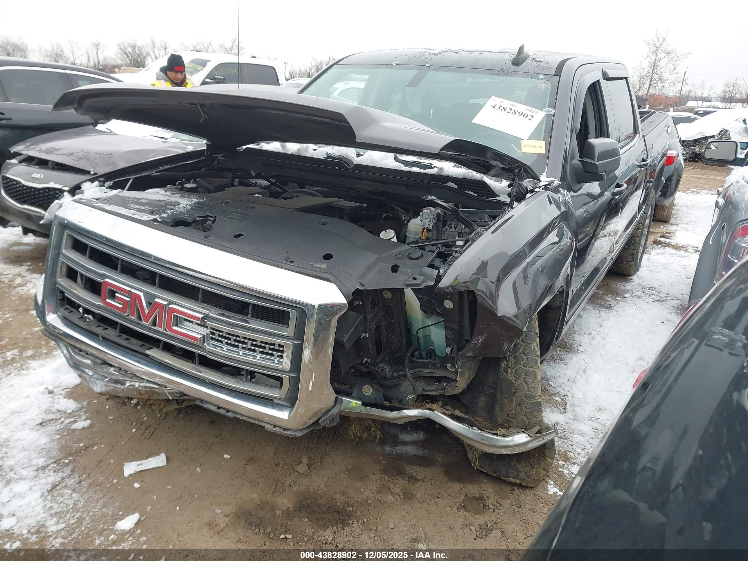 GMC SIERRA image 2