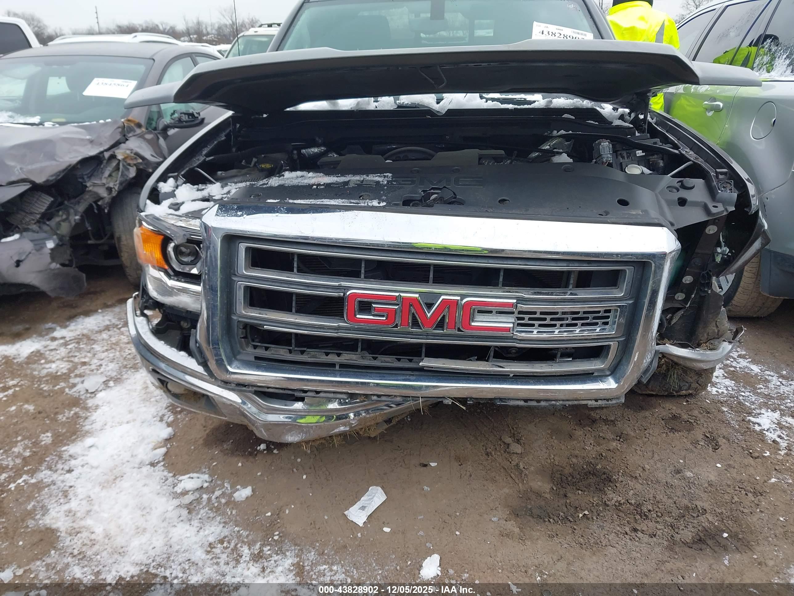 GMC SIERRA image 6