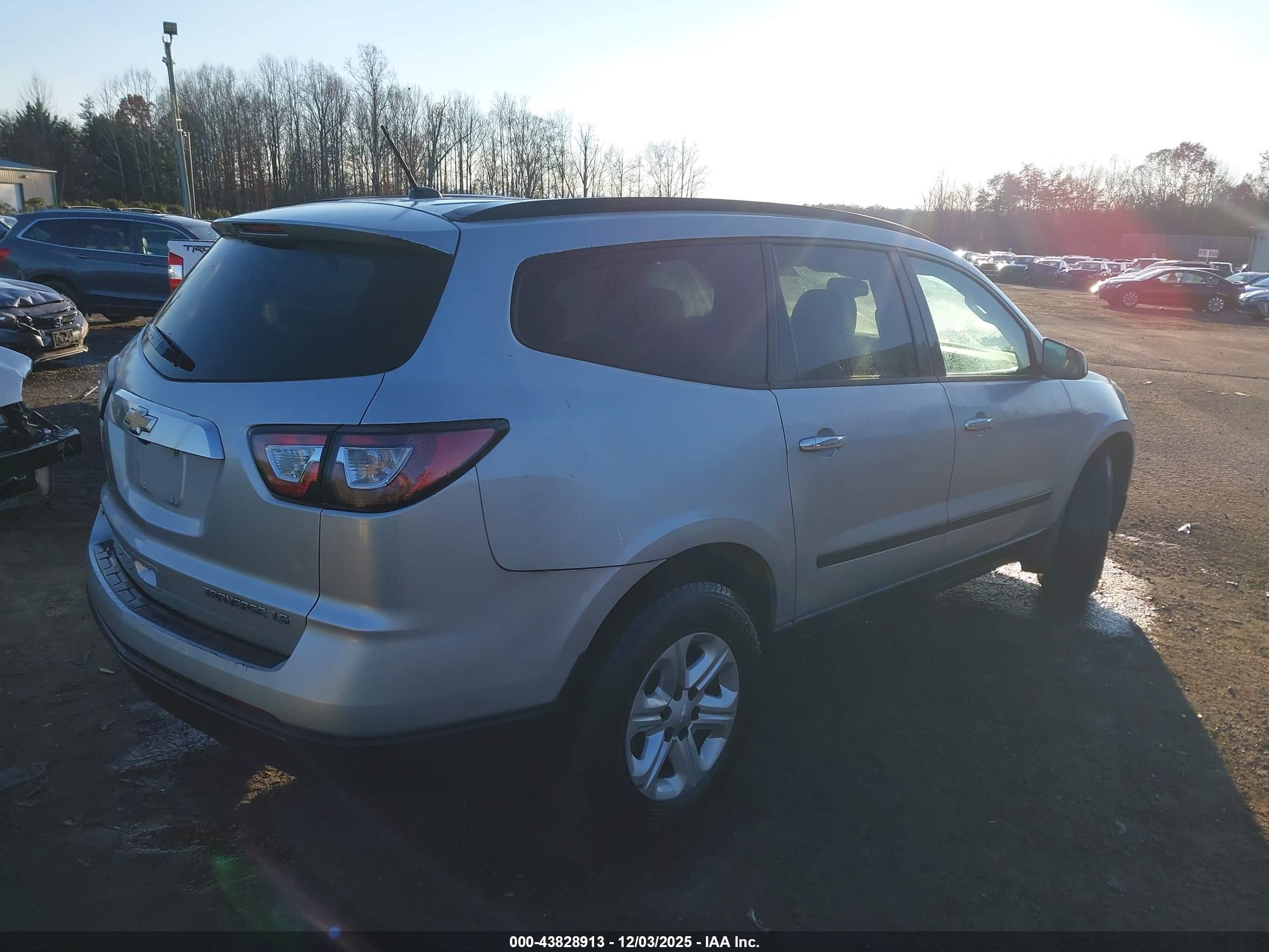CHEVROLET TRAVERSE image 4