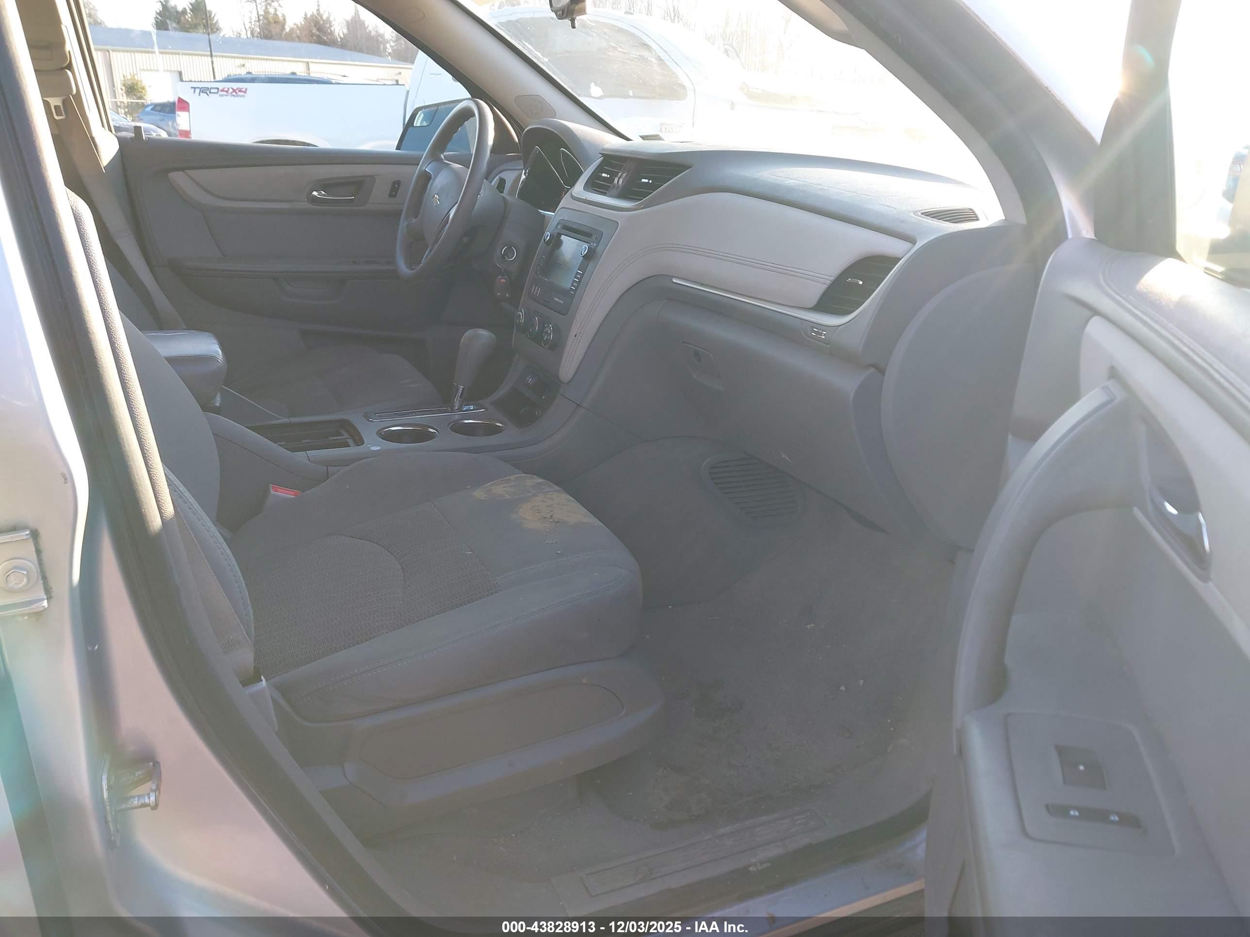 CHEVROLET TRAVERSE image 5