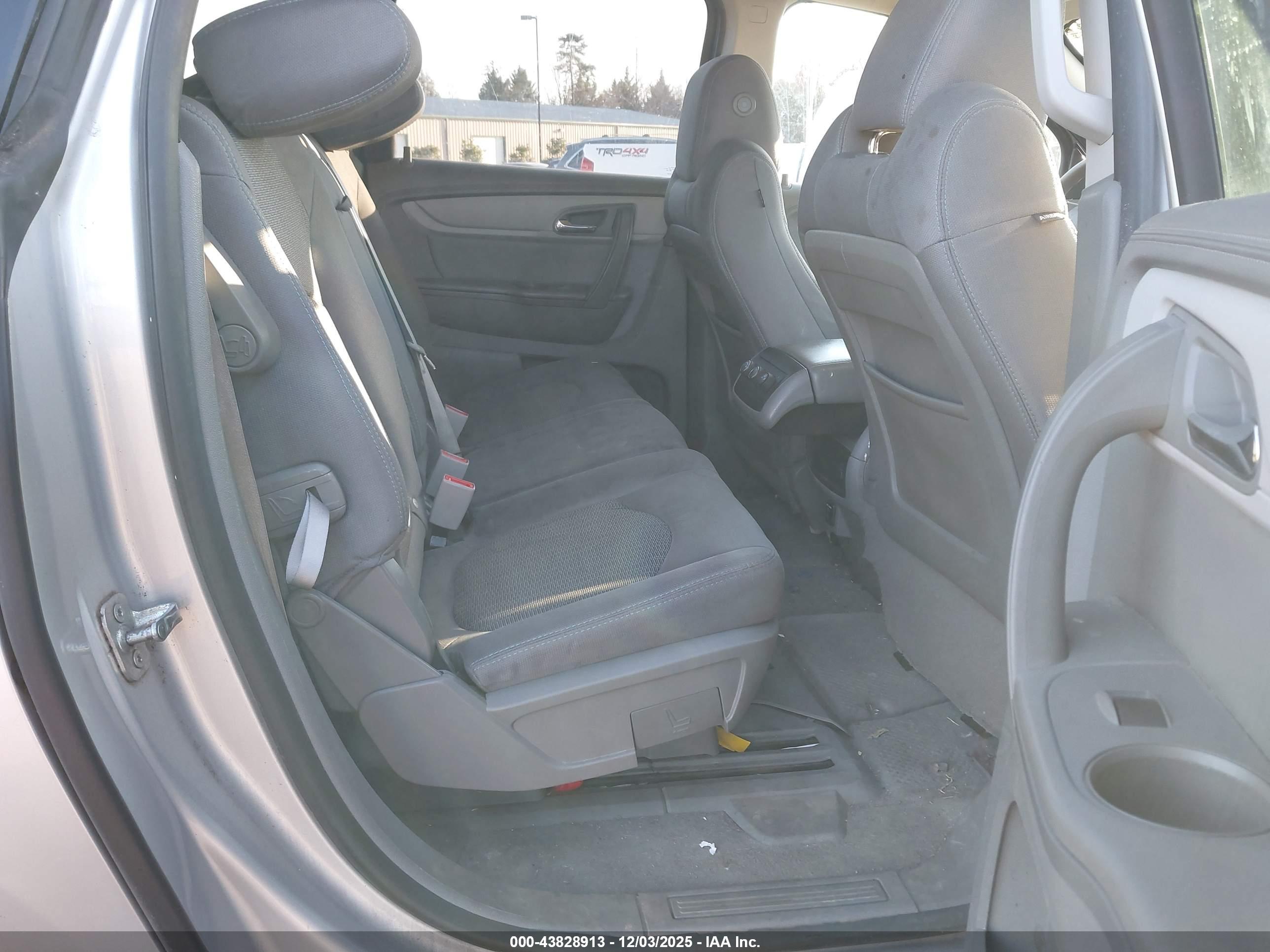 CHEVROLET TRAVERSE image 8