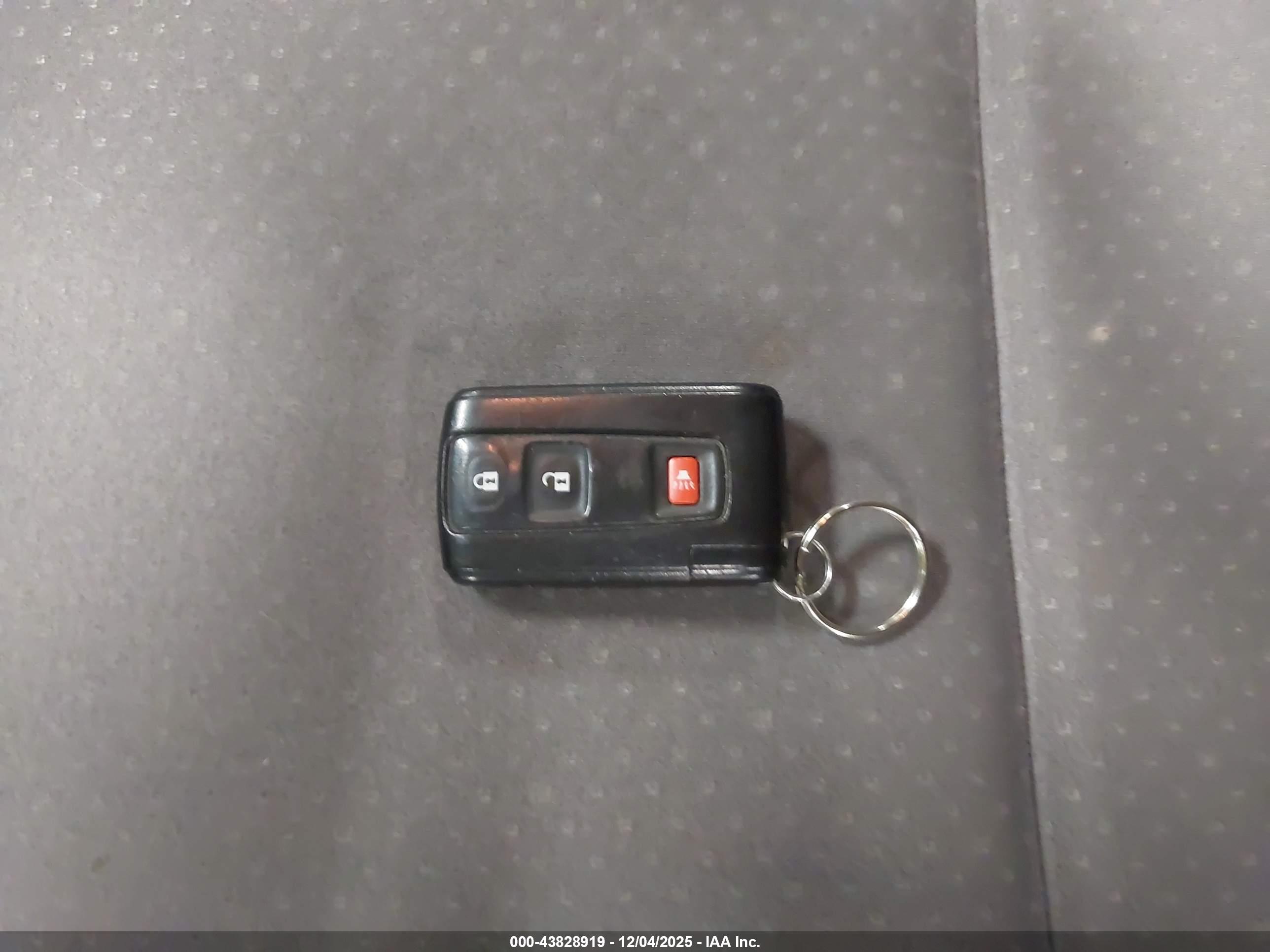 TOYOTA PRIUS image 11