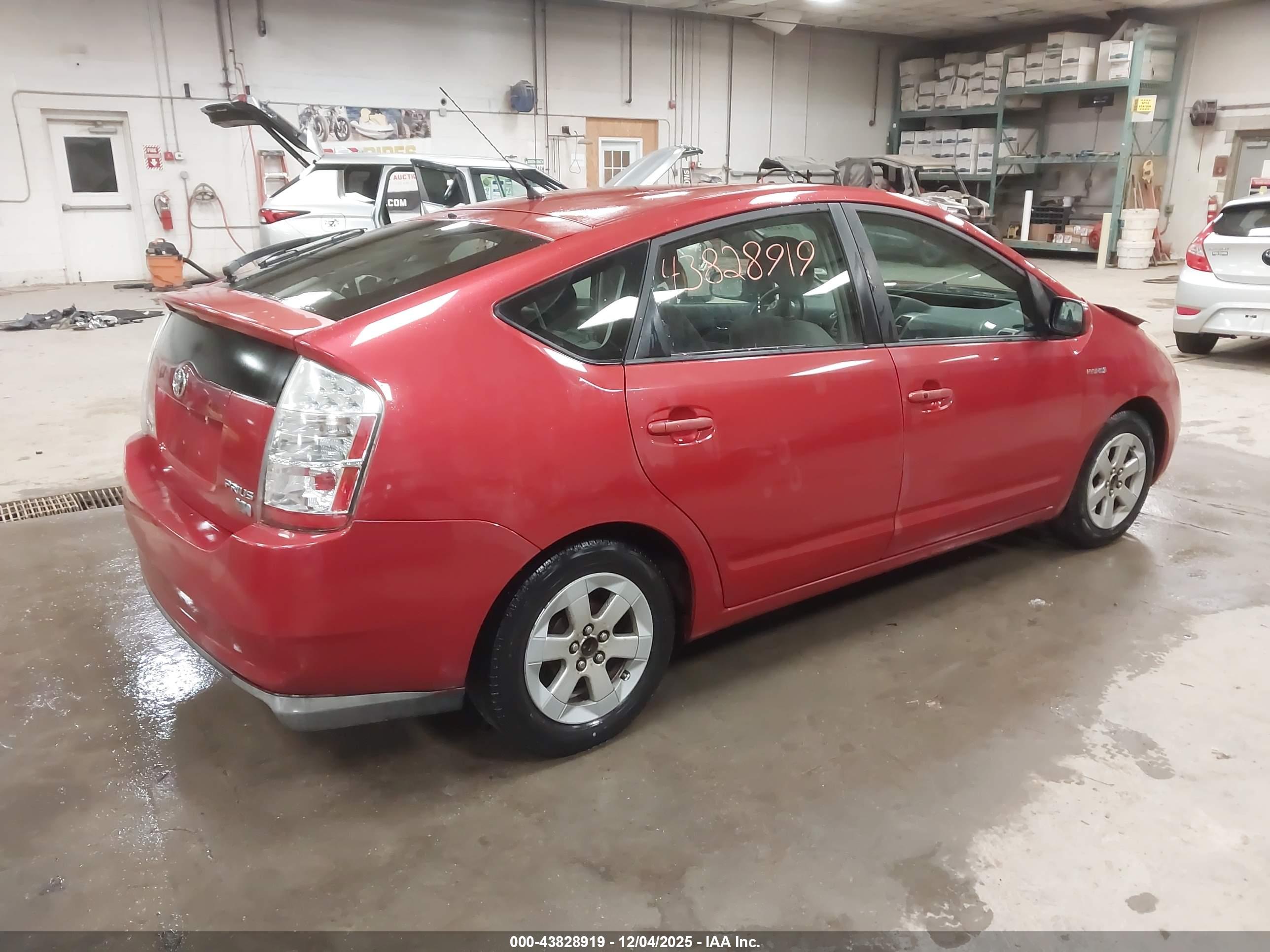 TOYOTA PRIUS image 4