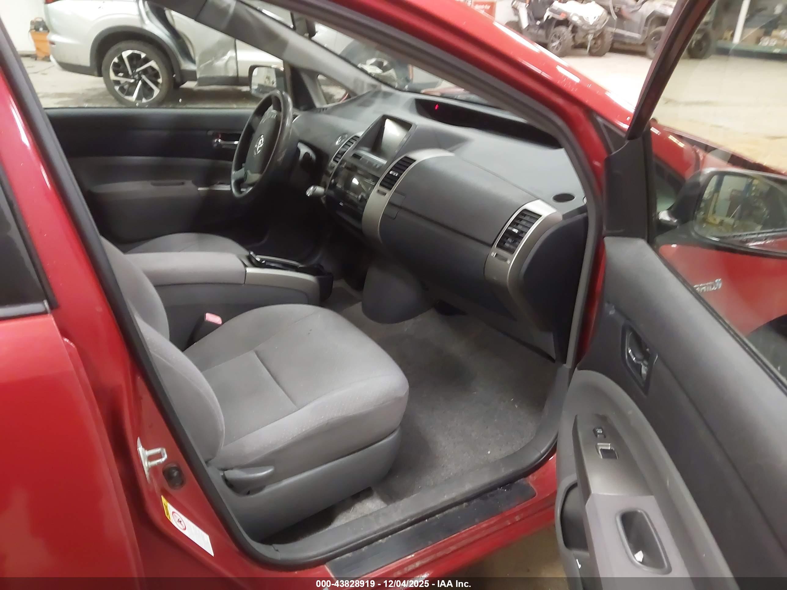 TOYOTA PRIUS image 5