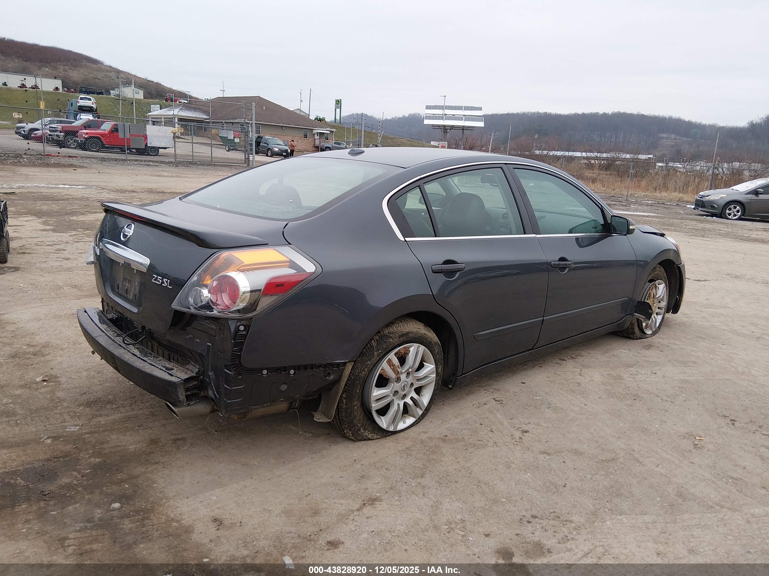 NISSAN ALTIMA image 4