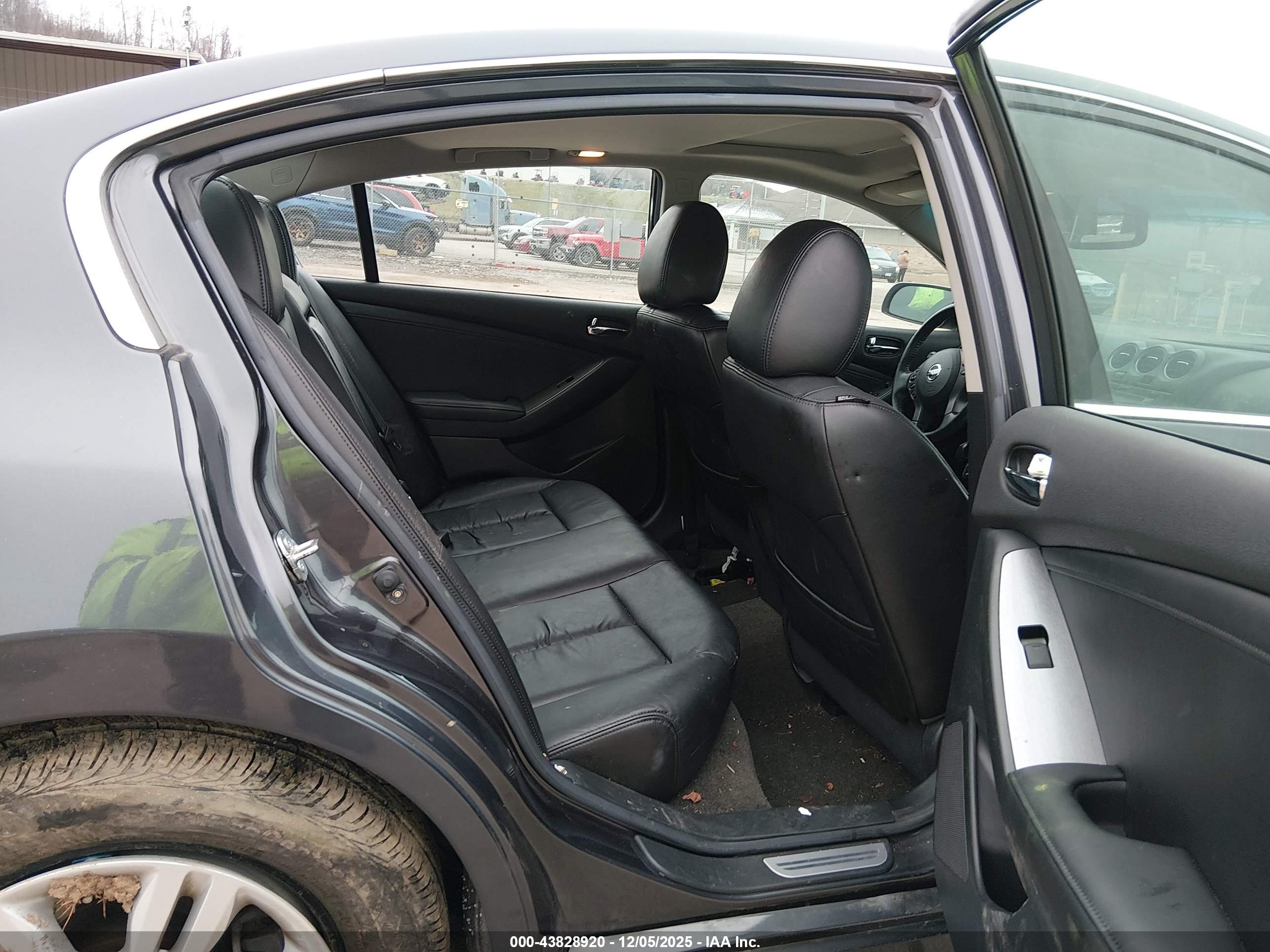 NISSAN ALTIMA image 8