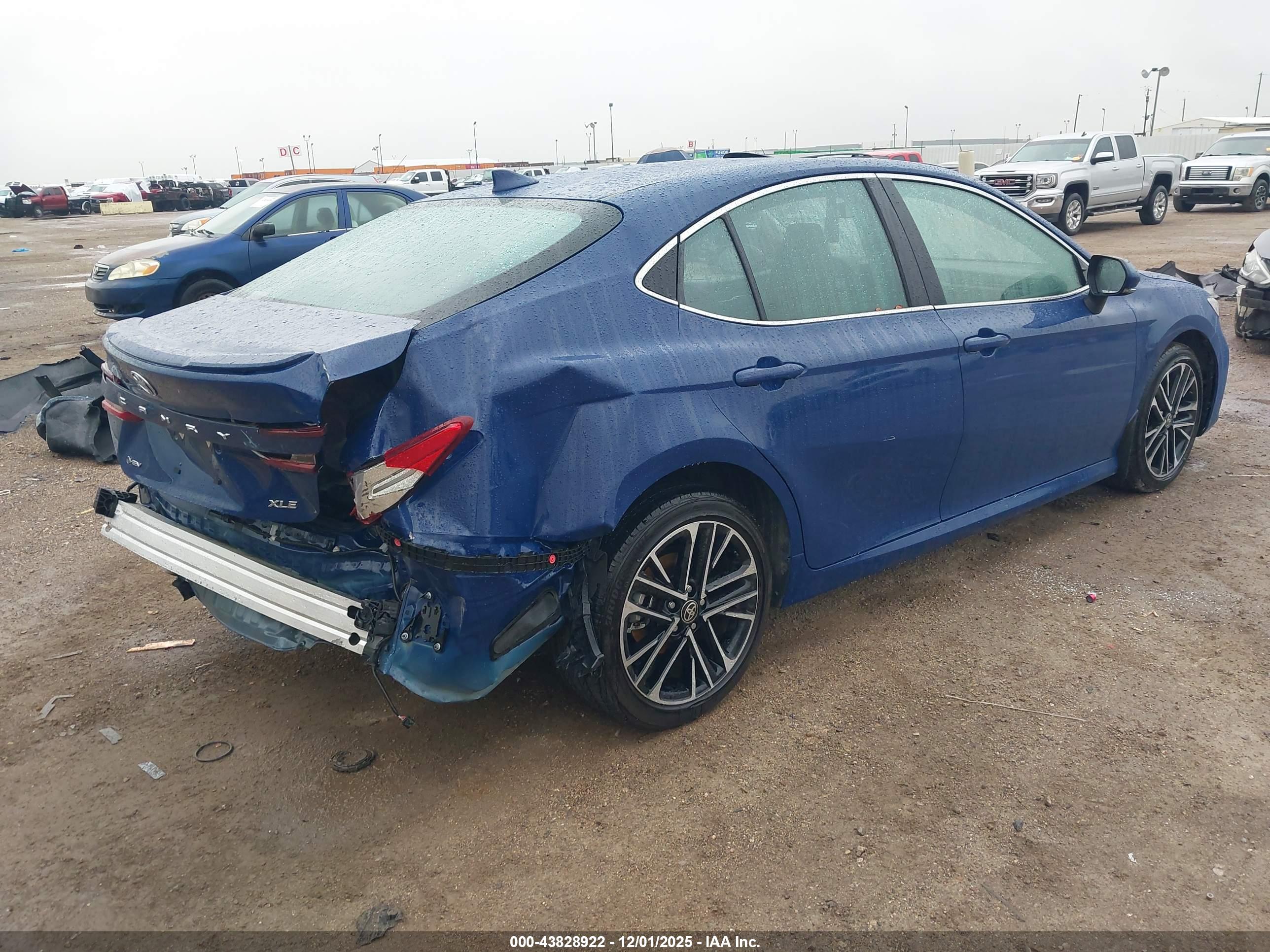 TOYOTA CAMRY image 4