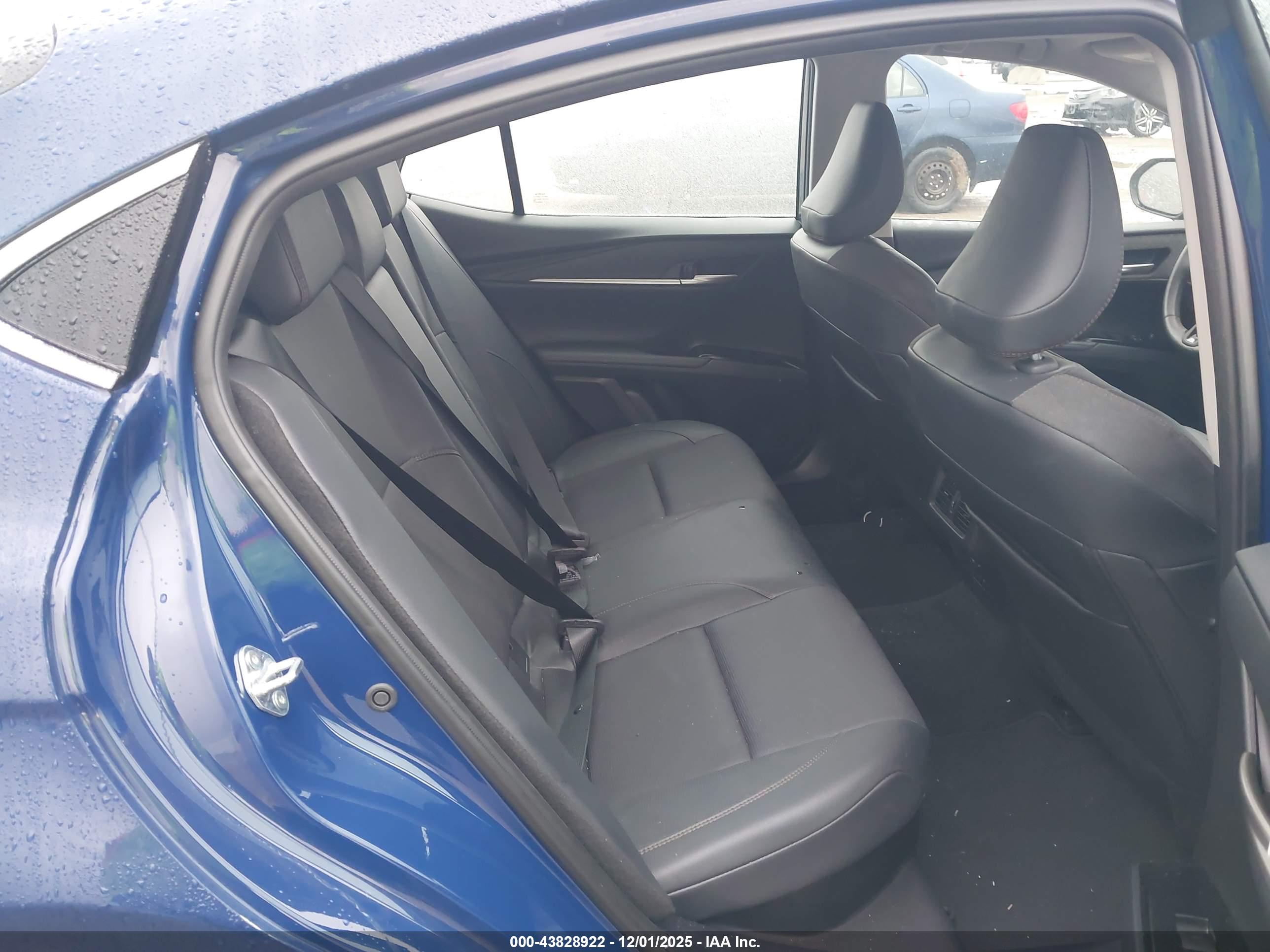 TOYOTA CAMRY image 8