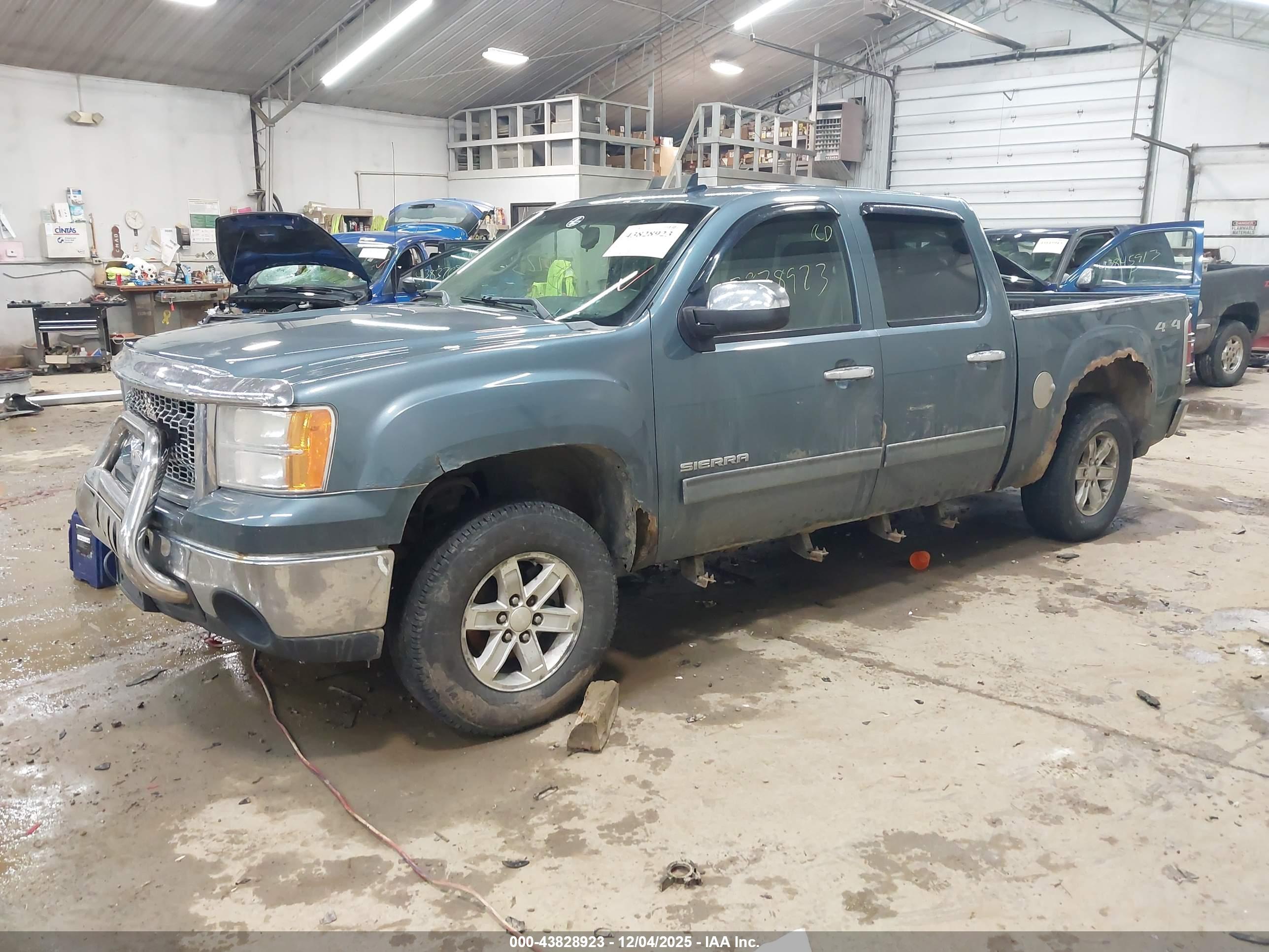 GMC SIERRA image 2