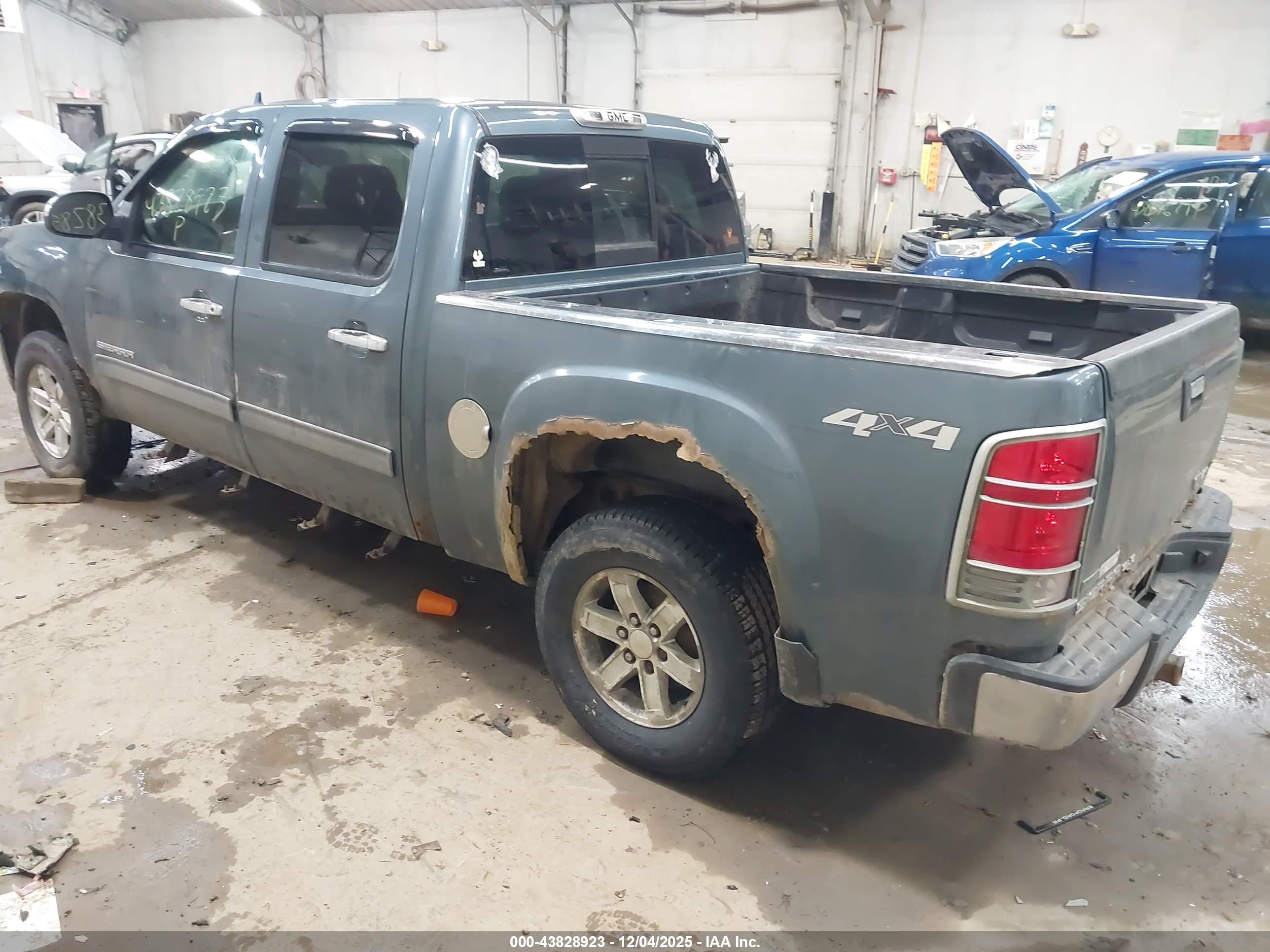 GMC SIERRA image 3