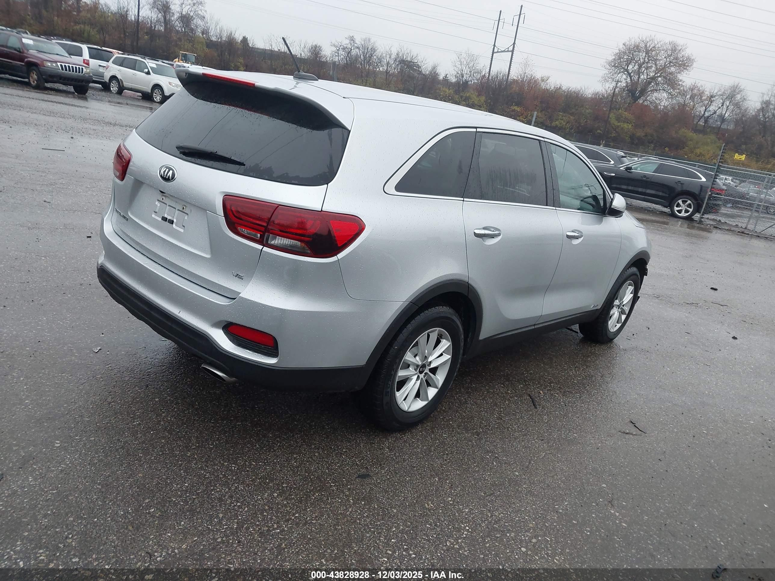 KIA SORENTO image 4