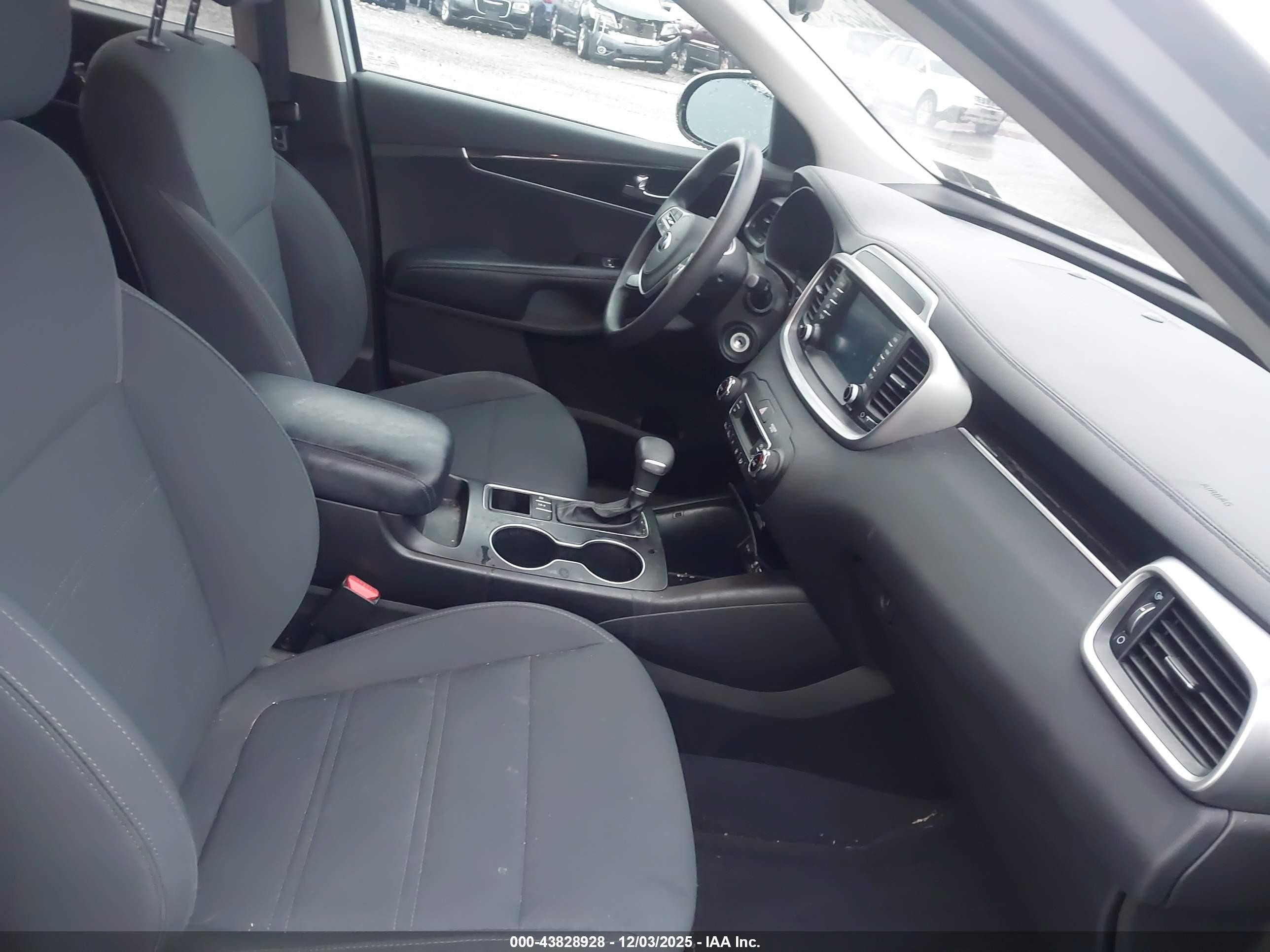 KIA SORENTO image 5