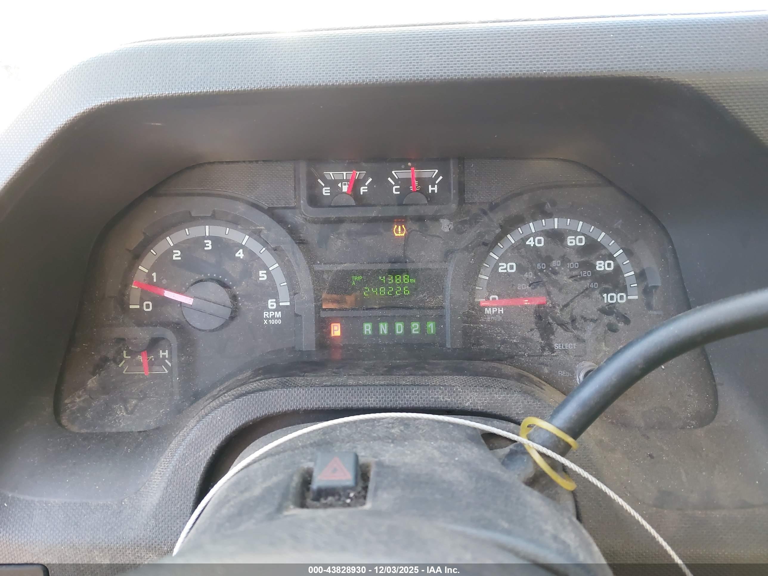 FORD E-250 image 7