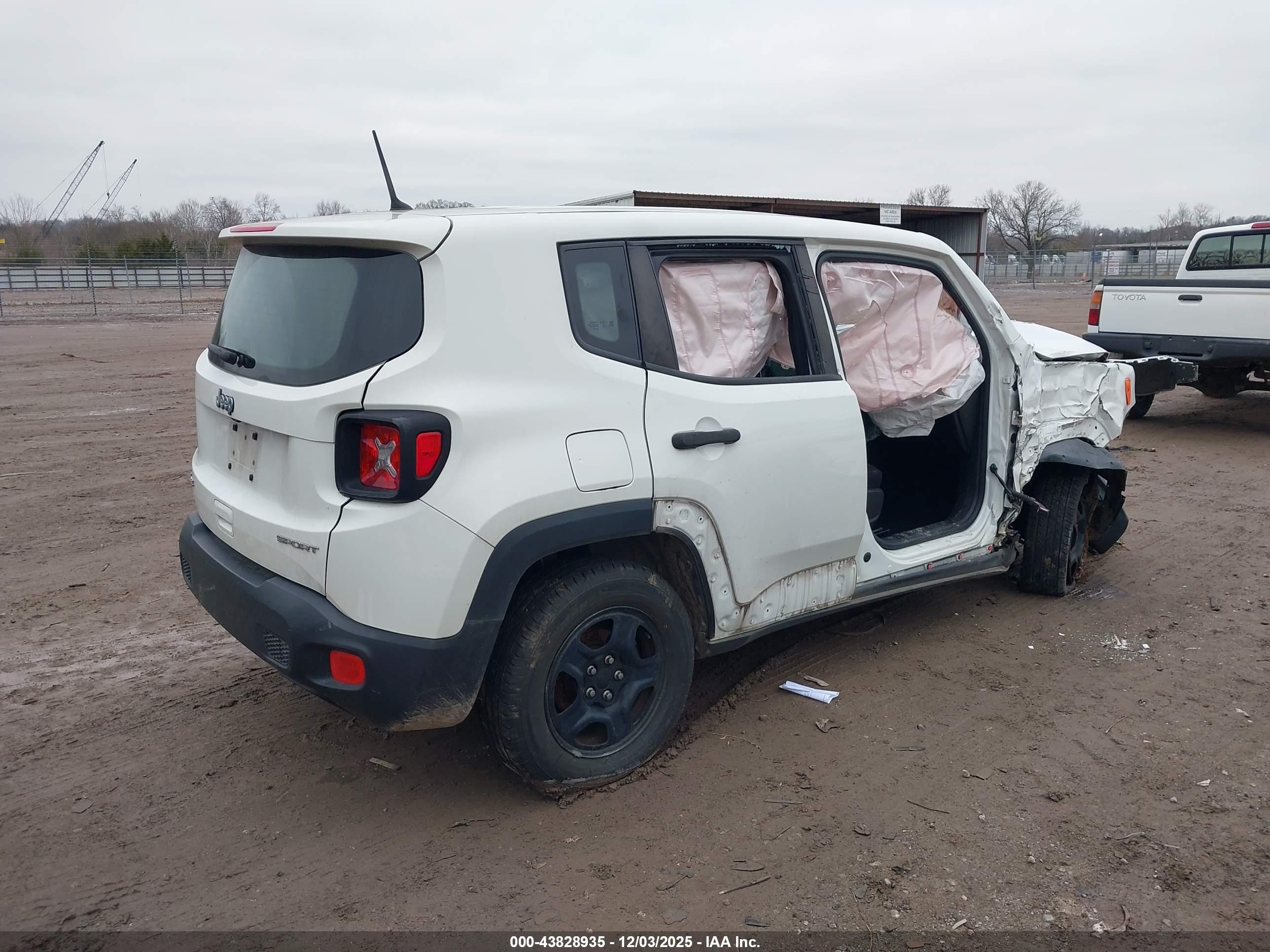 JEEP RENEGADE image 4