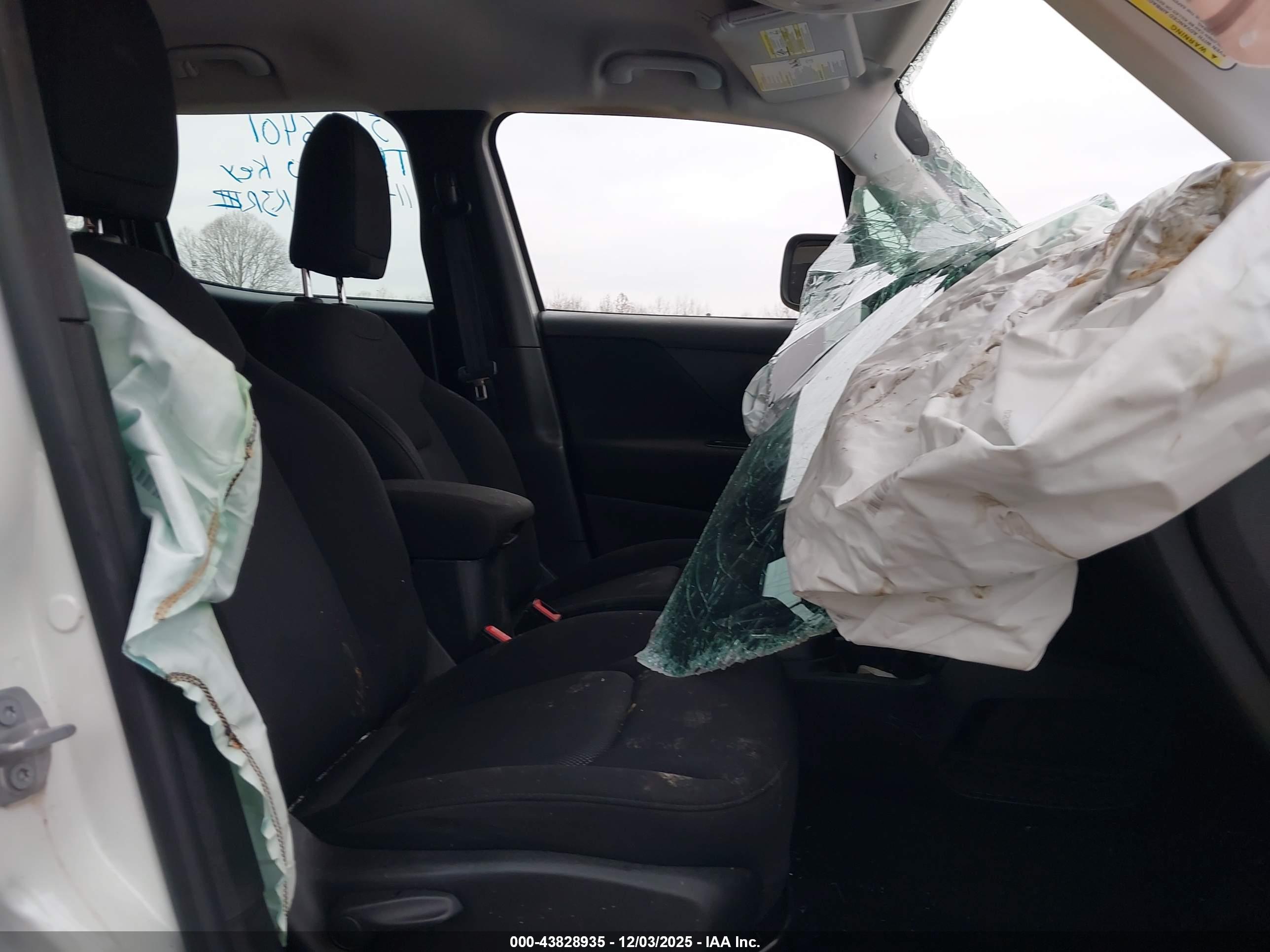 JEEP RENEGADE image 5
