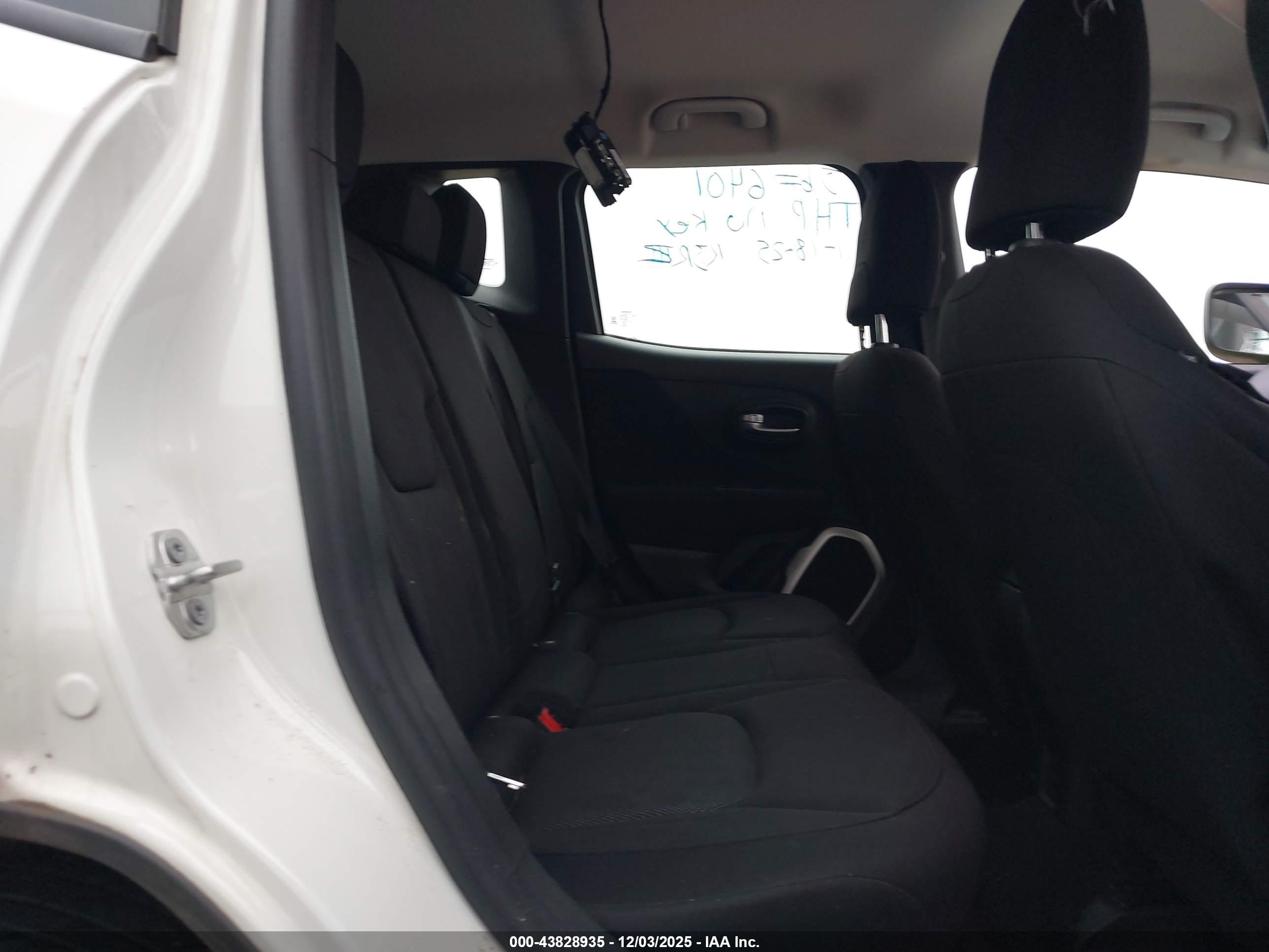 JEEP RENEGADE image 8