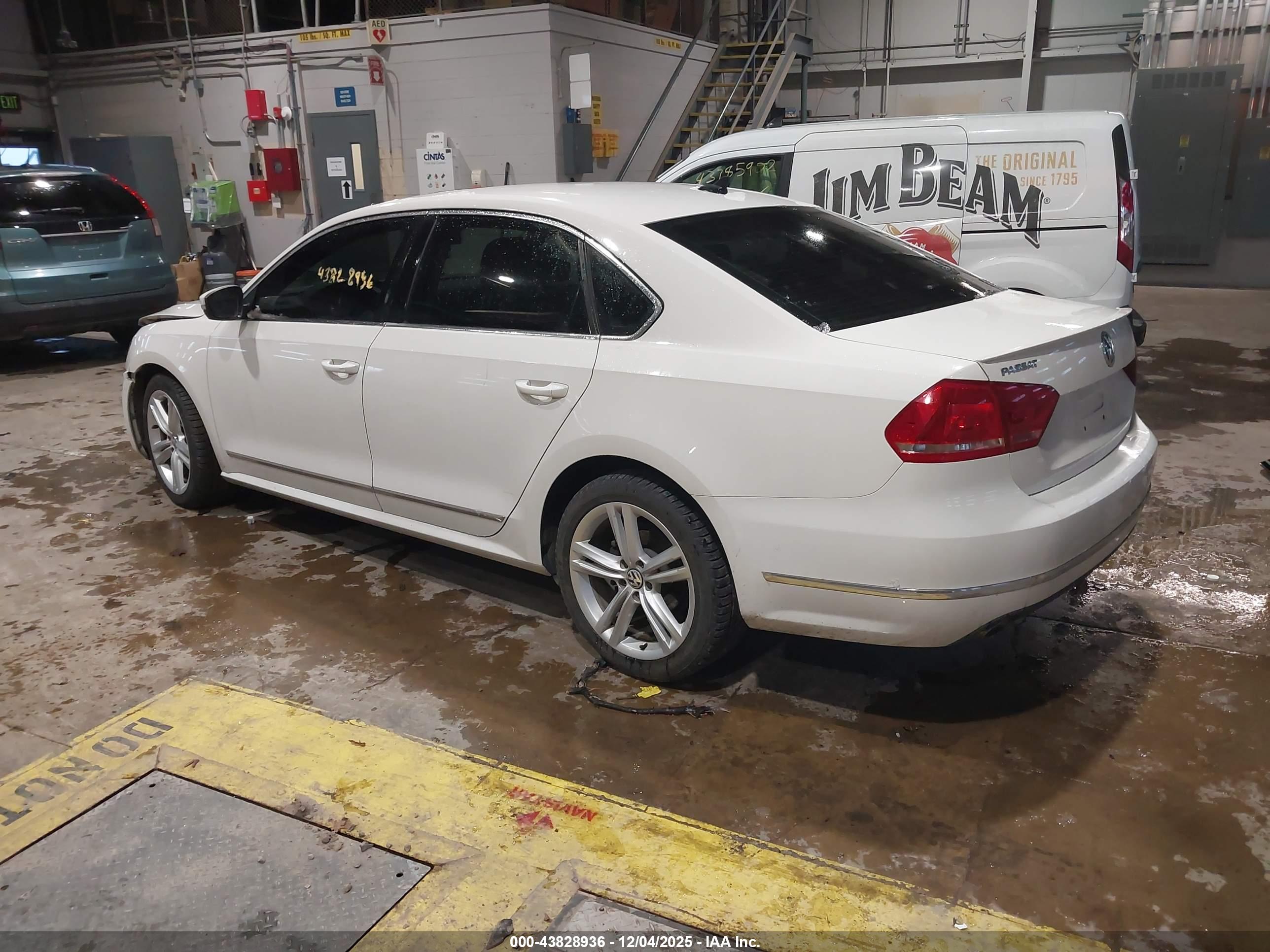 VOLKSWAGEN PASSAT image 3